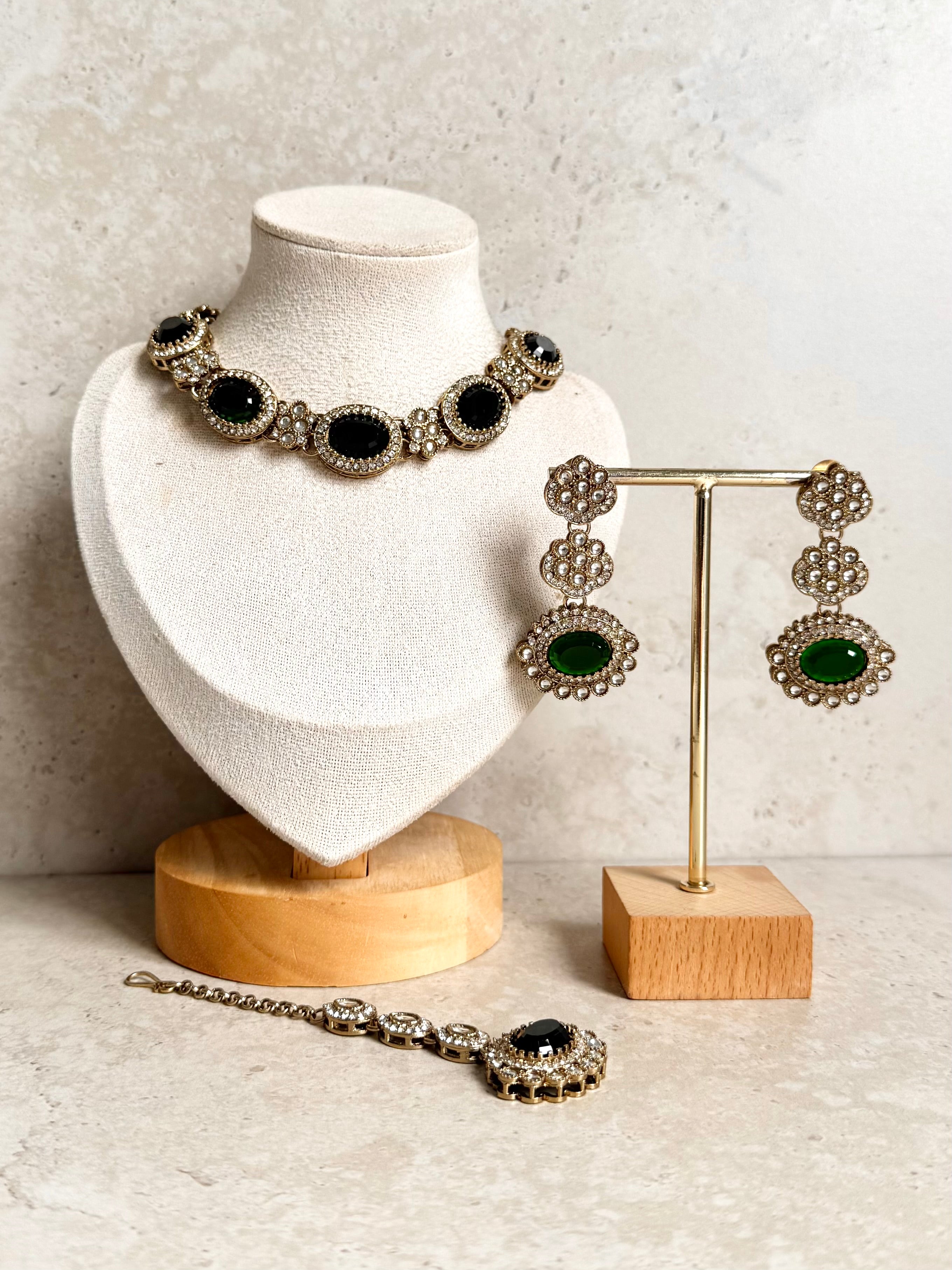 Arunita Necklace Set