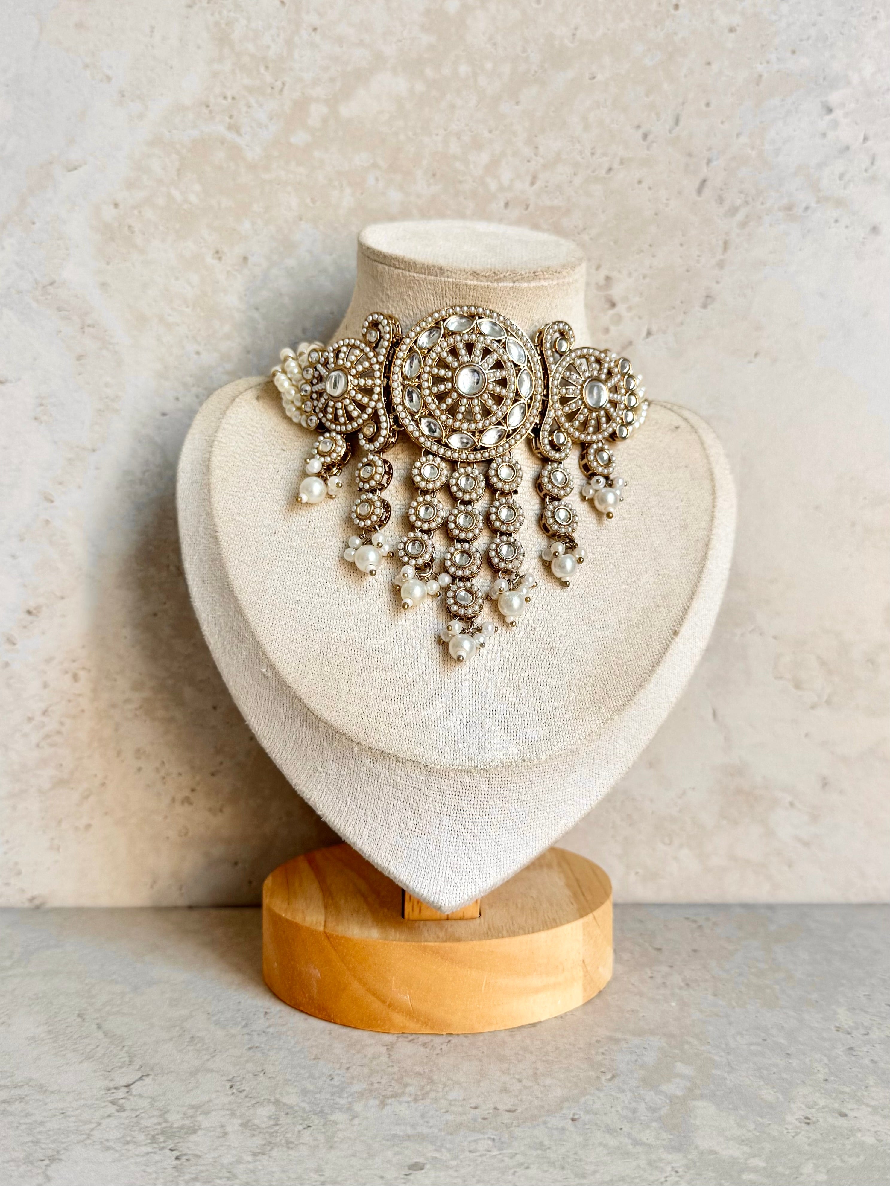 Nishi Necklace Set