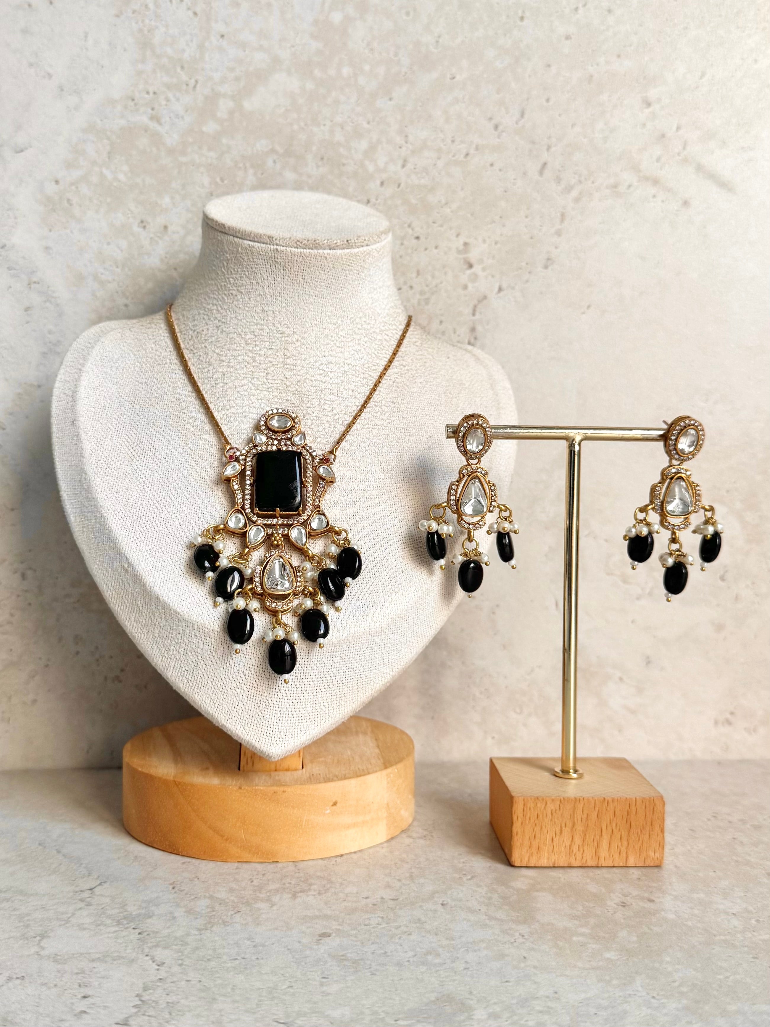 Pragati Necklace Set