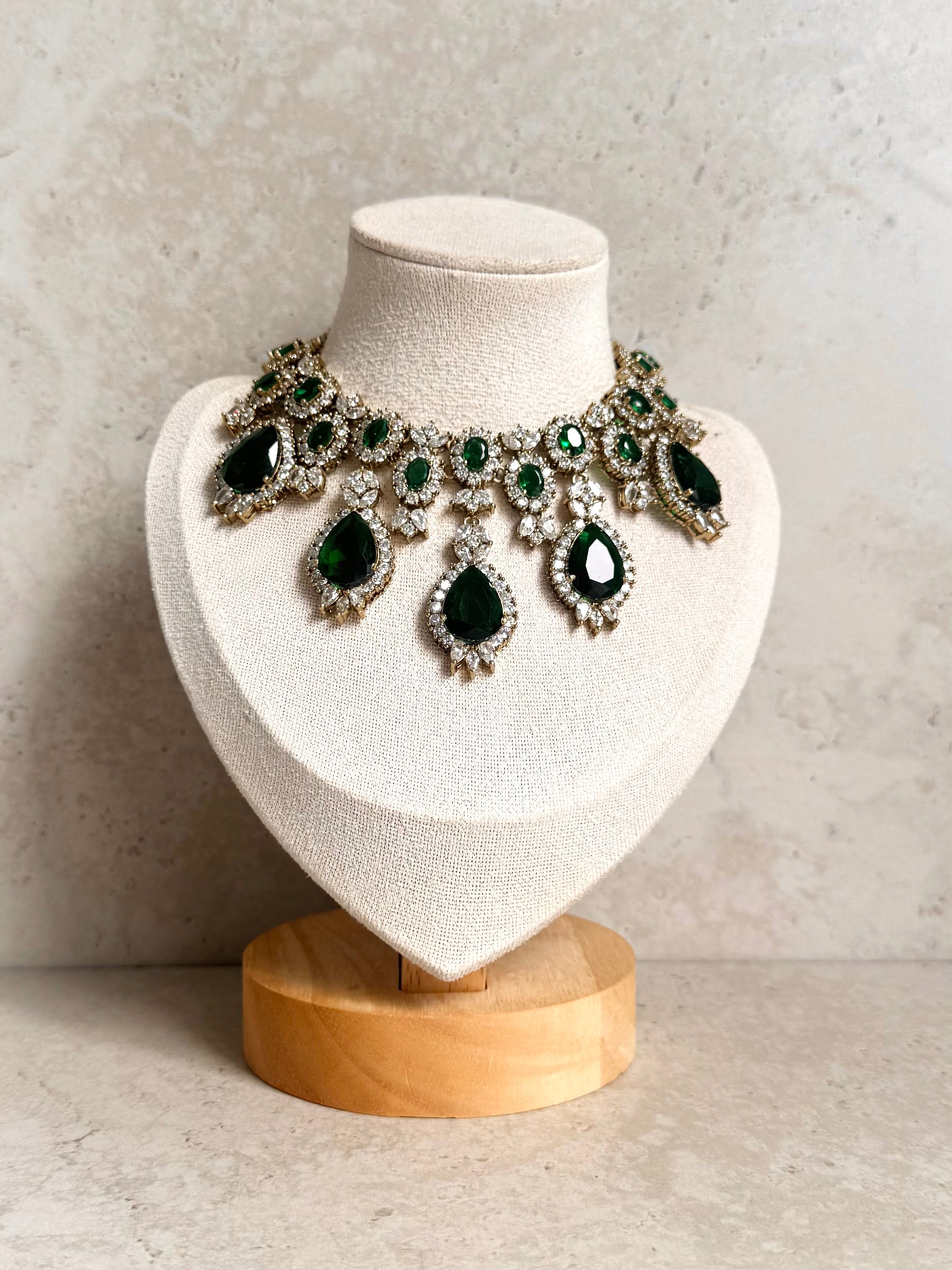 Nimrat Necklace Set