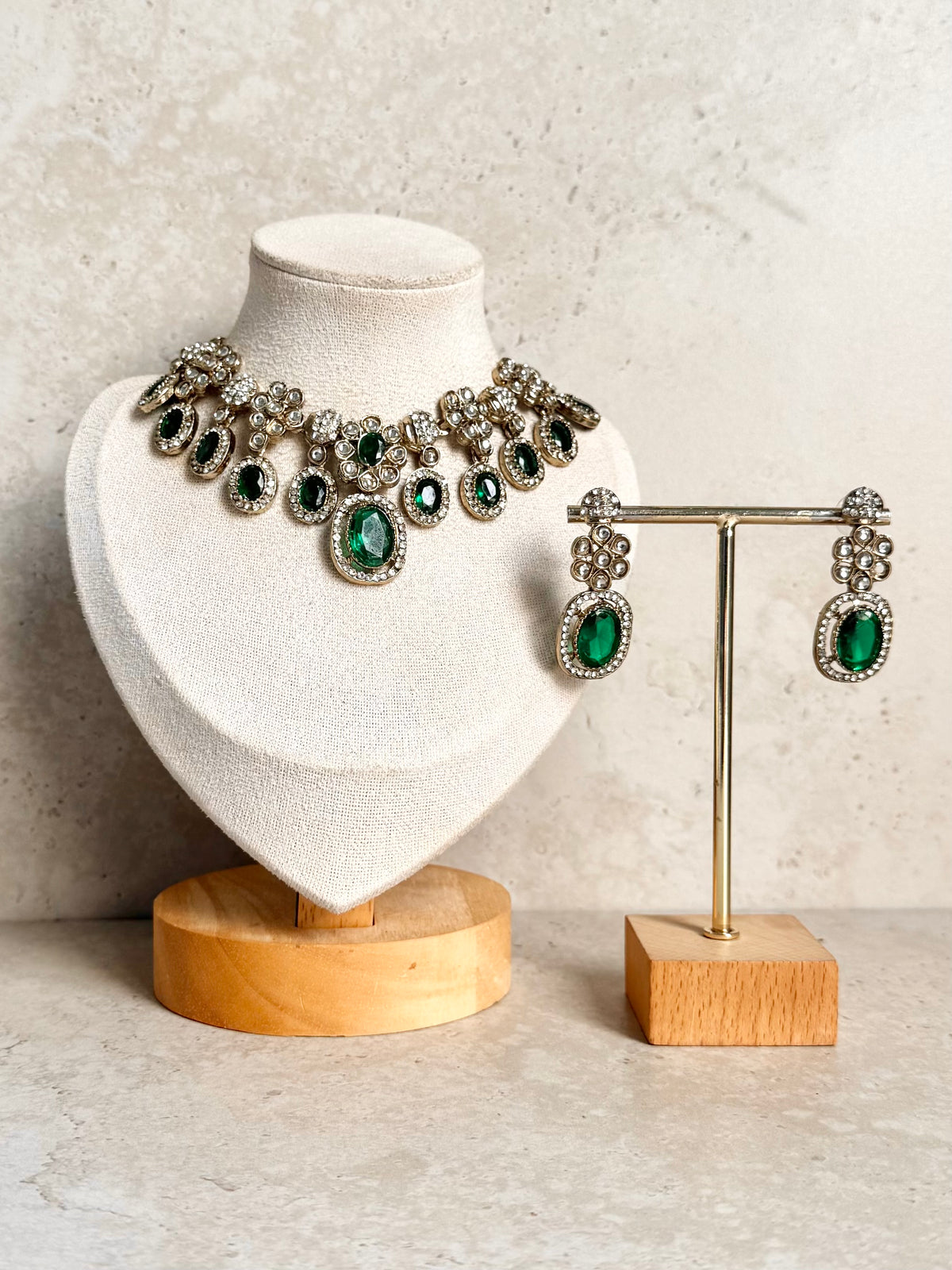Archana Necklace Set