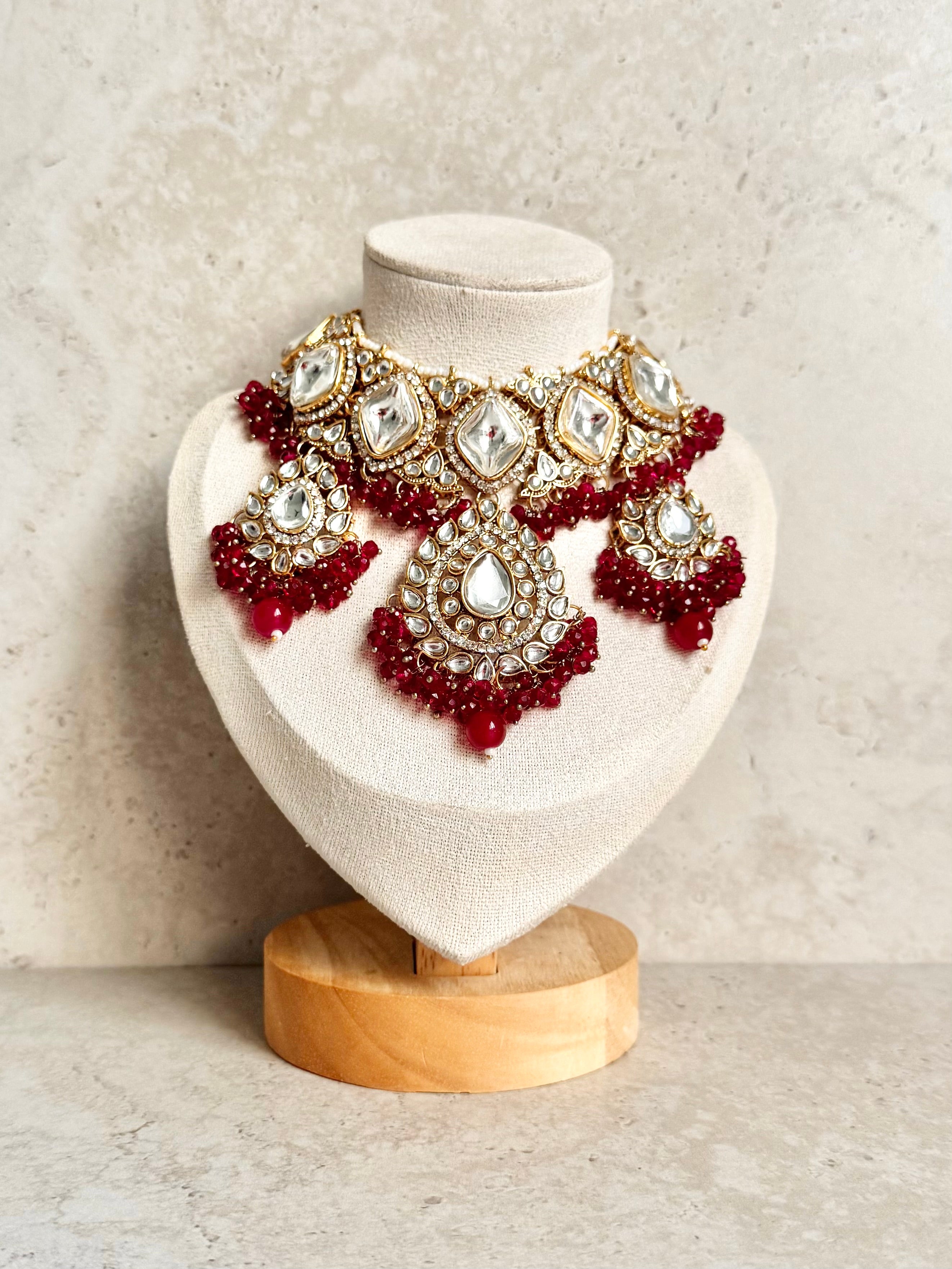 Avira Necklace Set