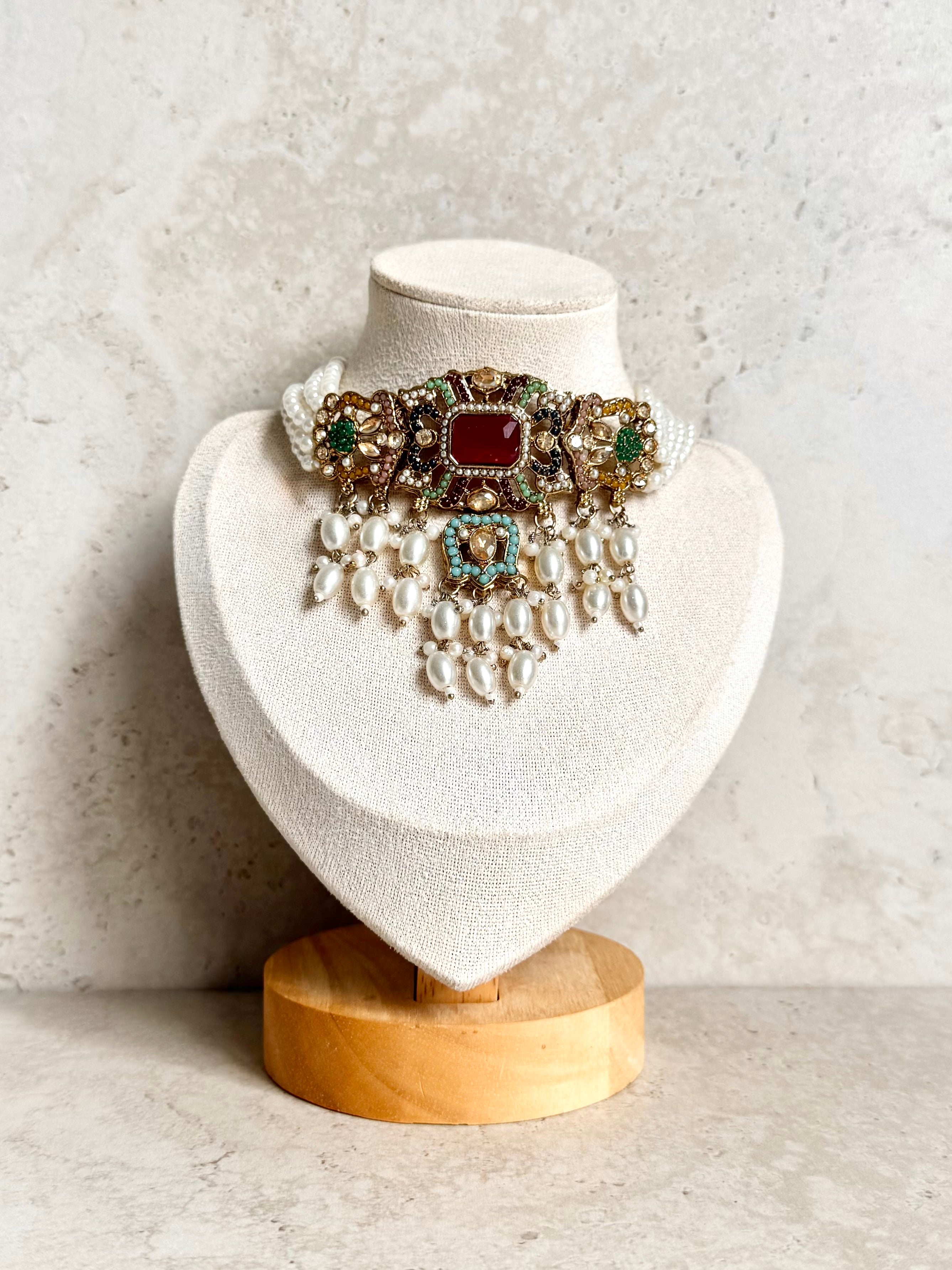 Eknoor Necklace Set