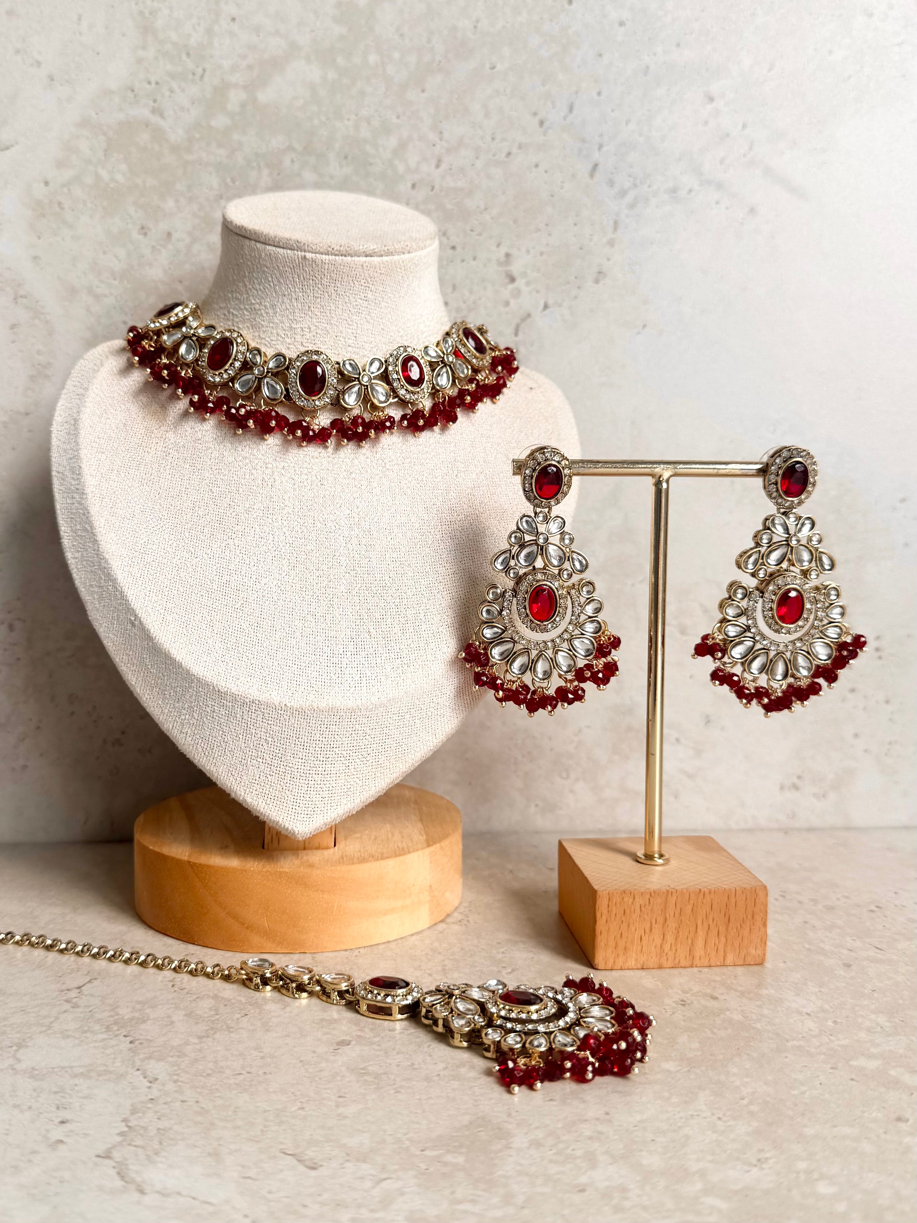 Hima Necklace Set