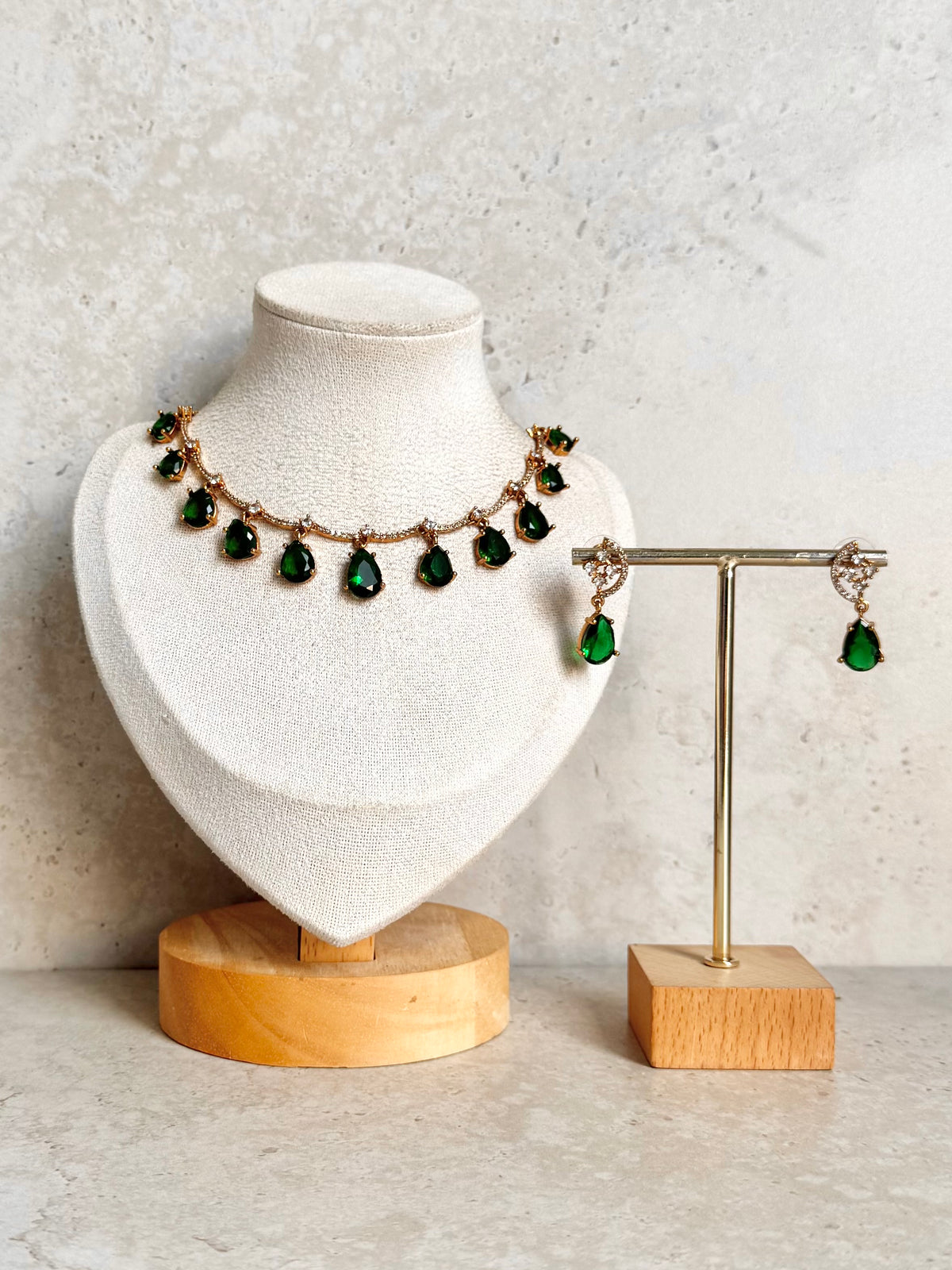 Sapna Necklace Set