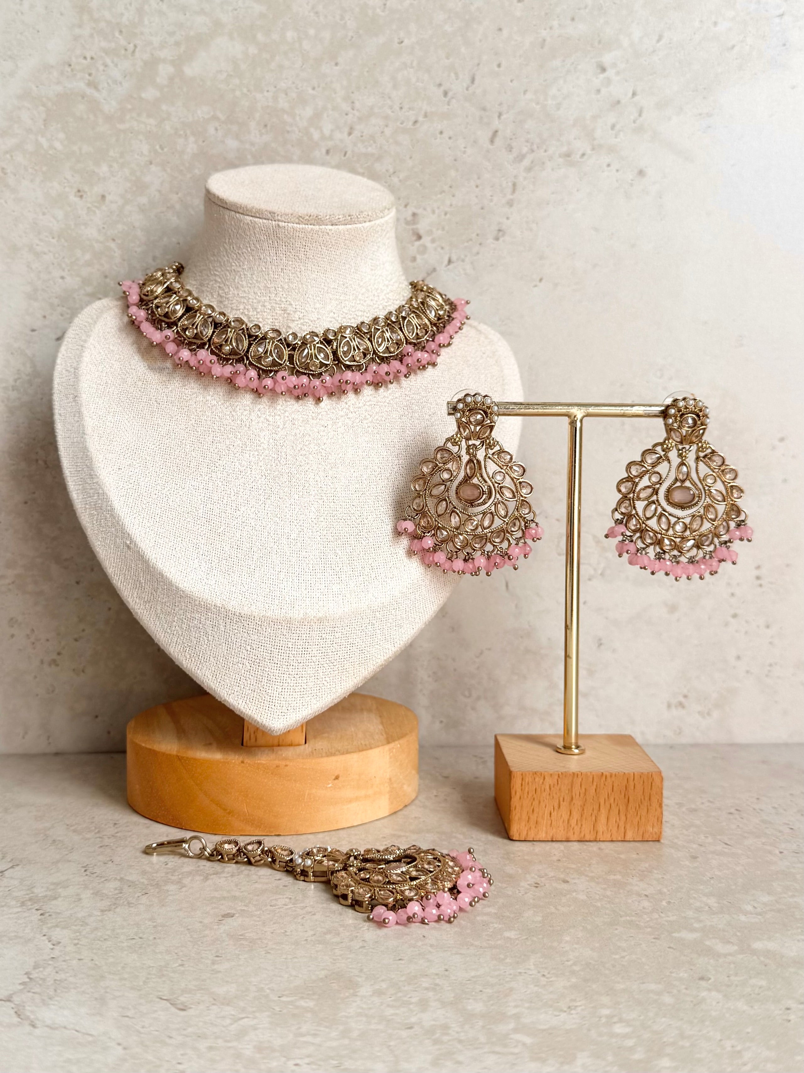 Siya Necklace Set