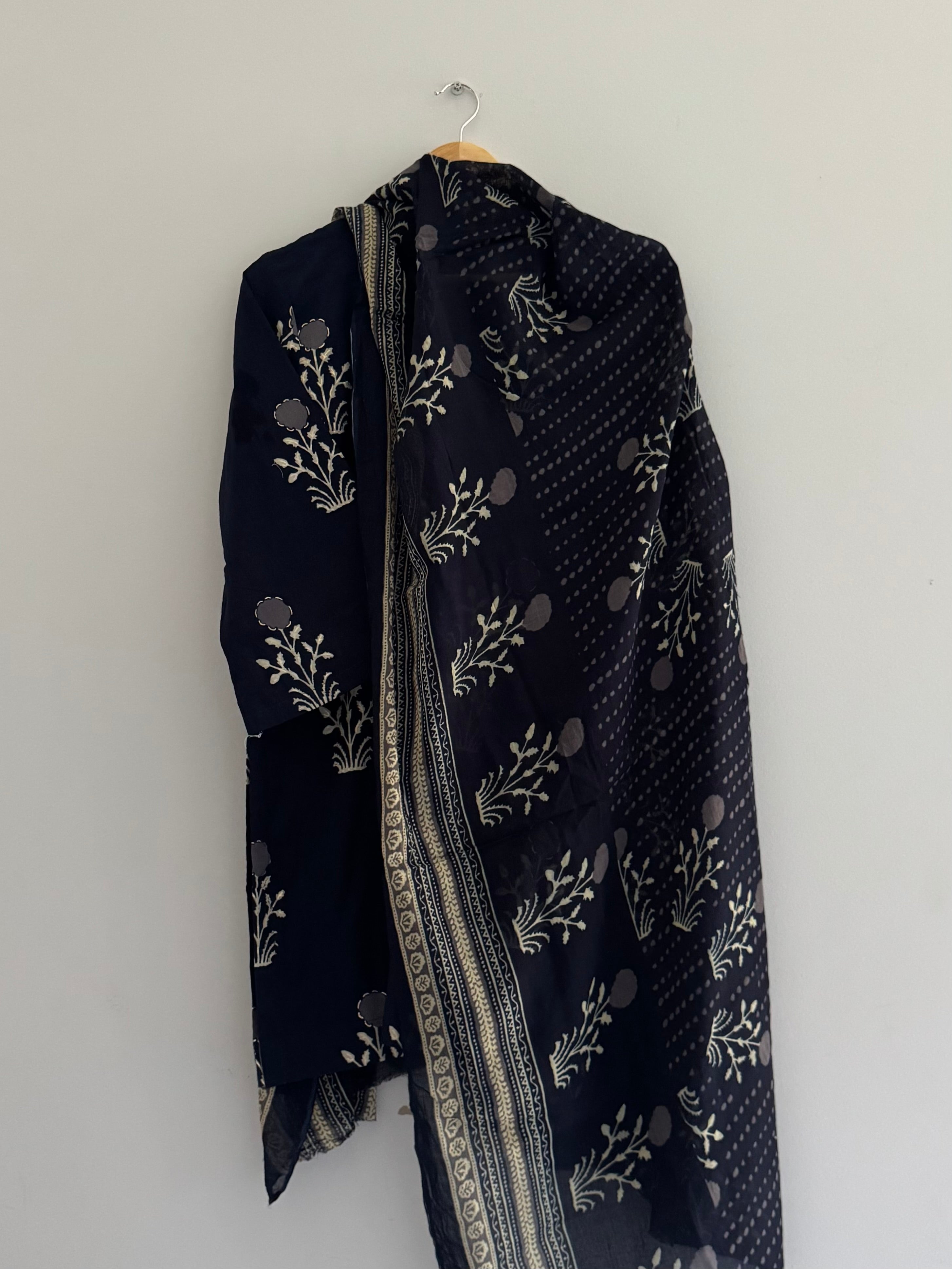 Rahi Suit Set