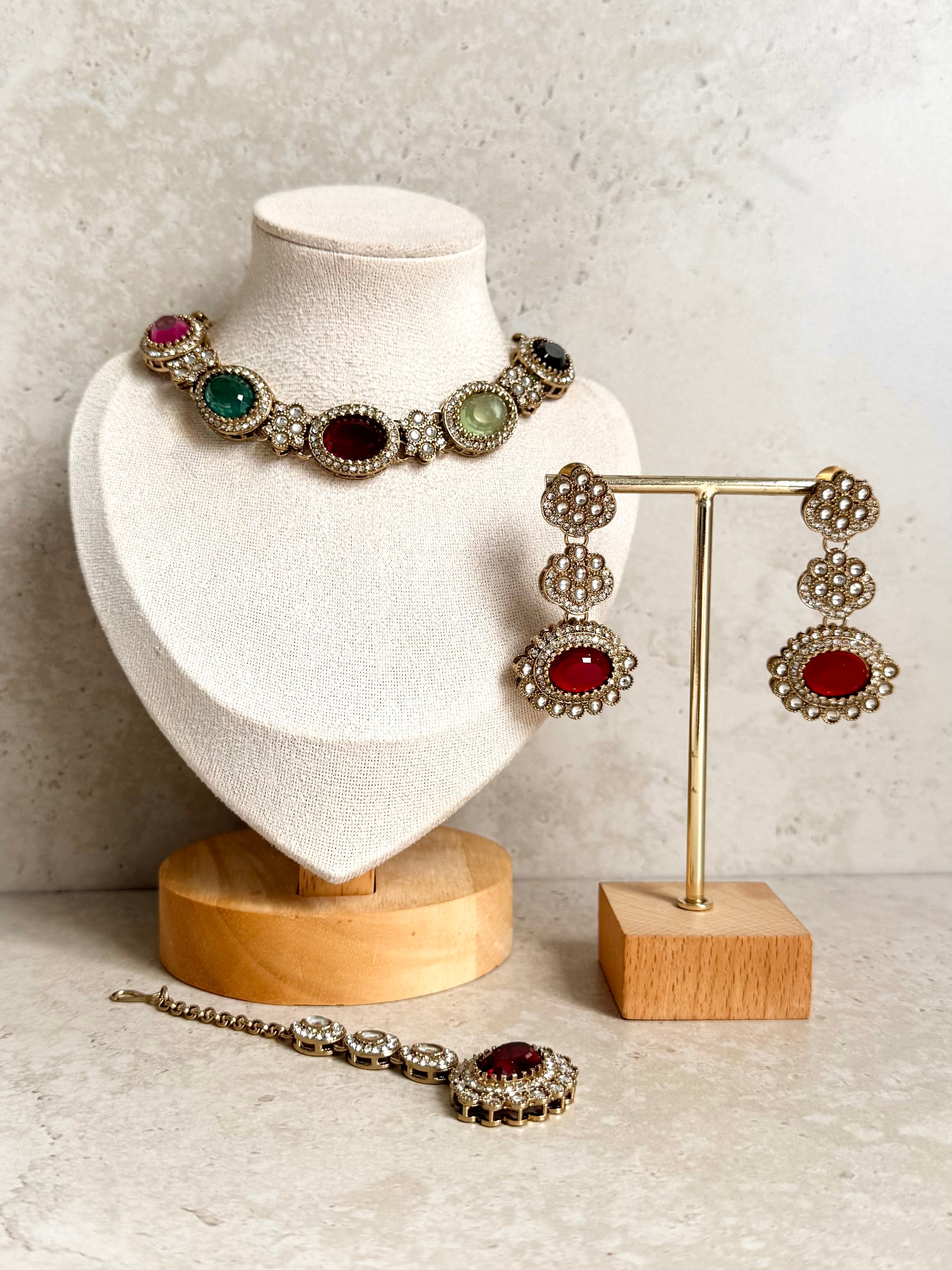 Arunita Necklace Set