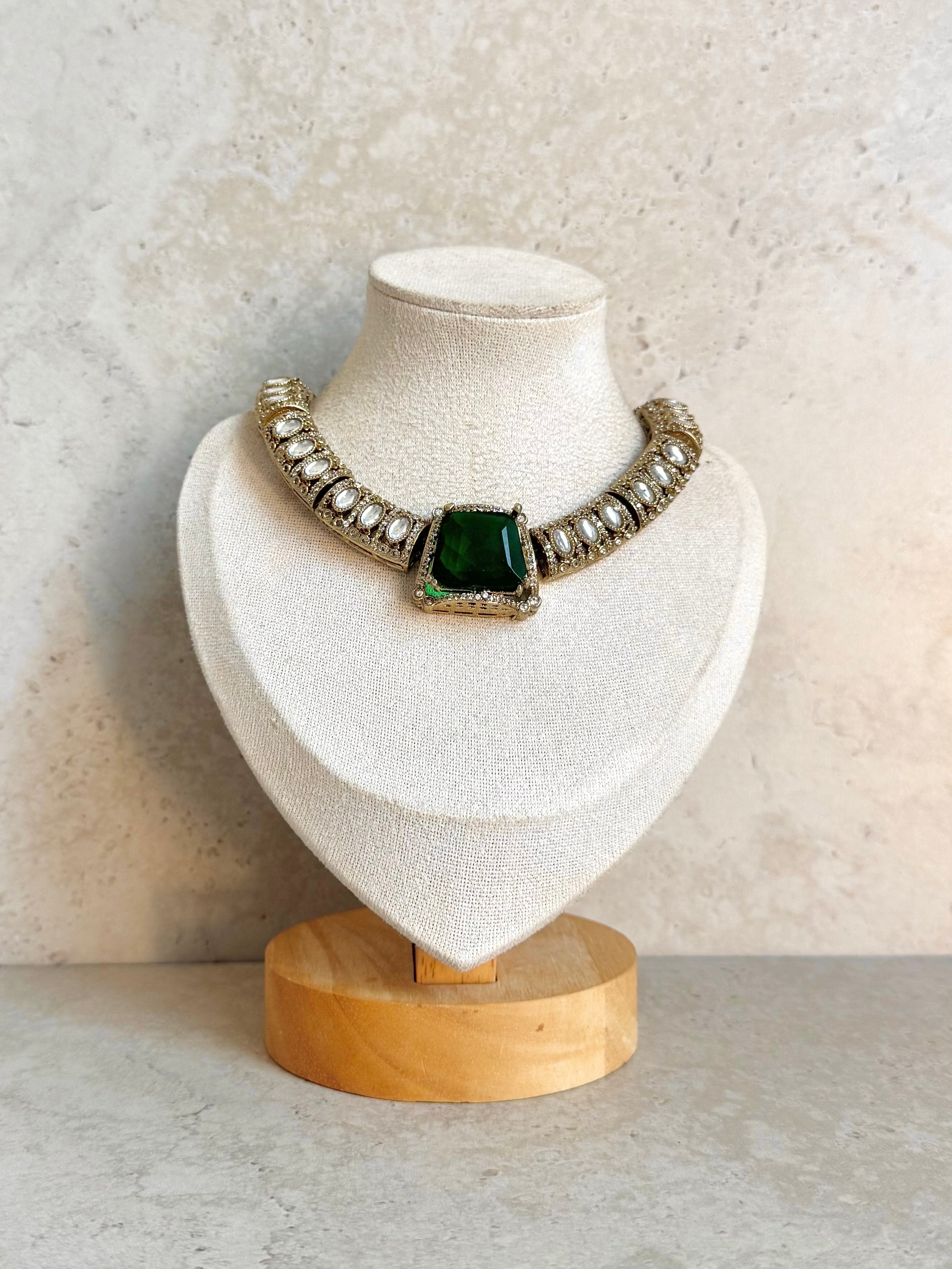 Najot Necklace Set