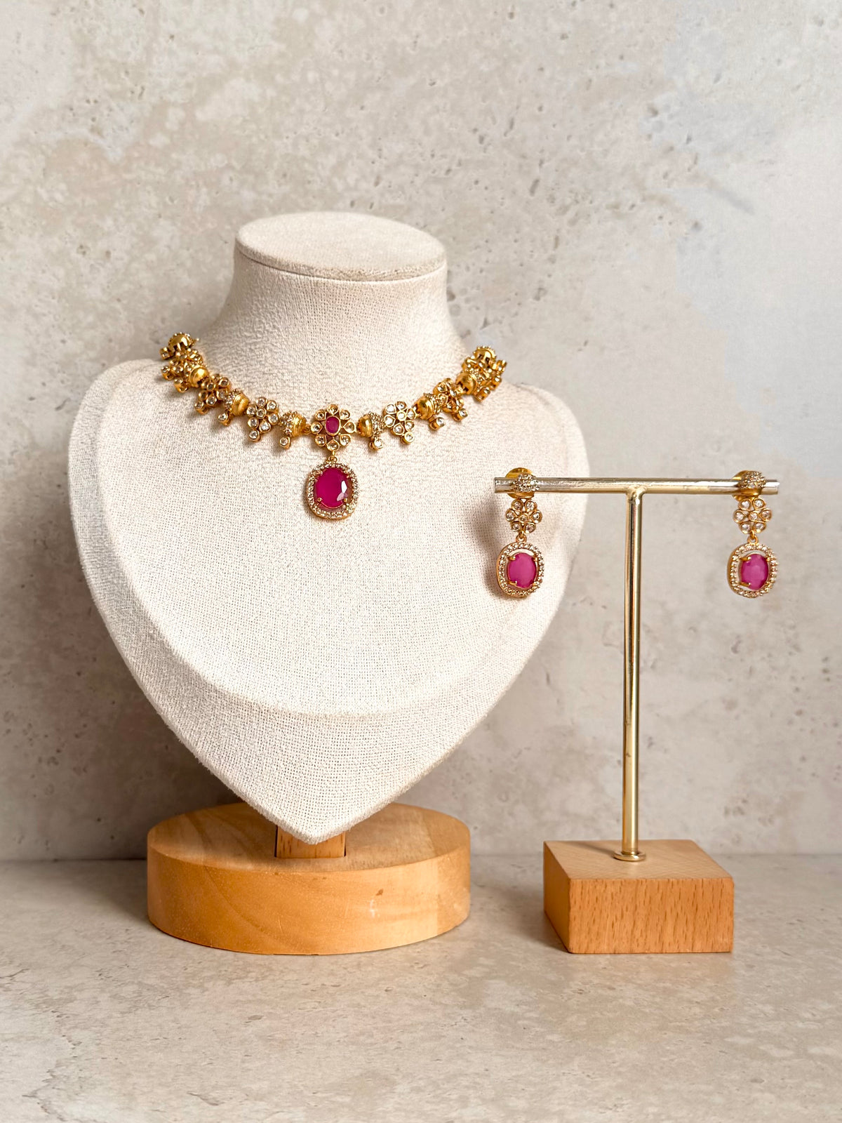 Vanya Necklace Set