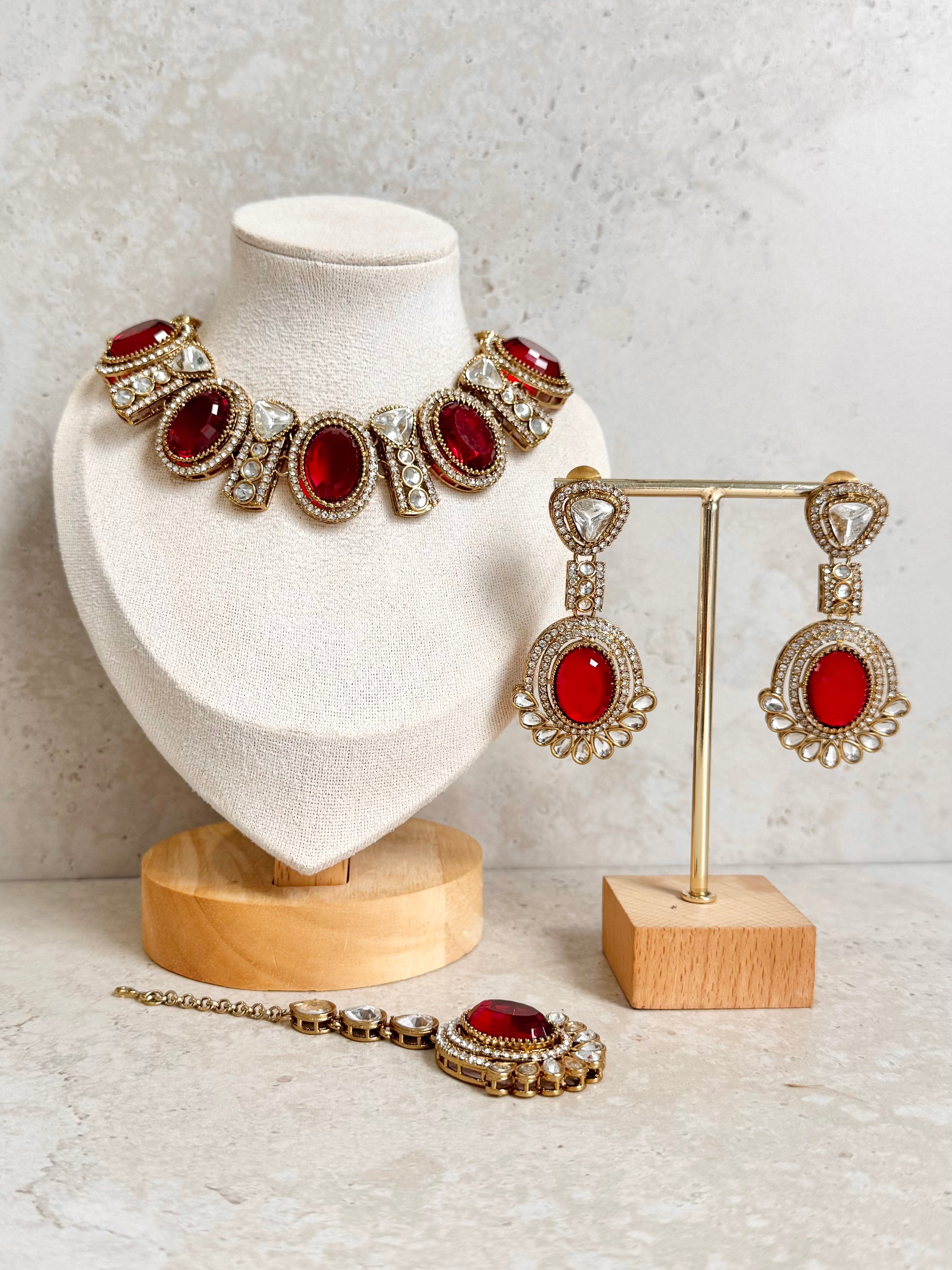 Deevya Necklace Set