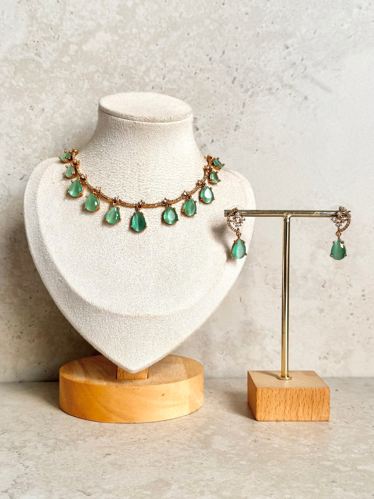 Sapna Necklace Set