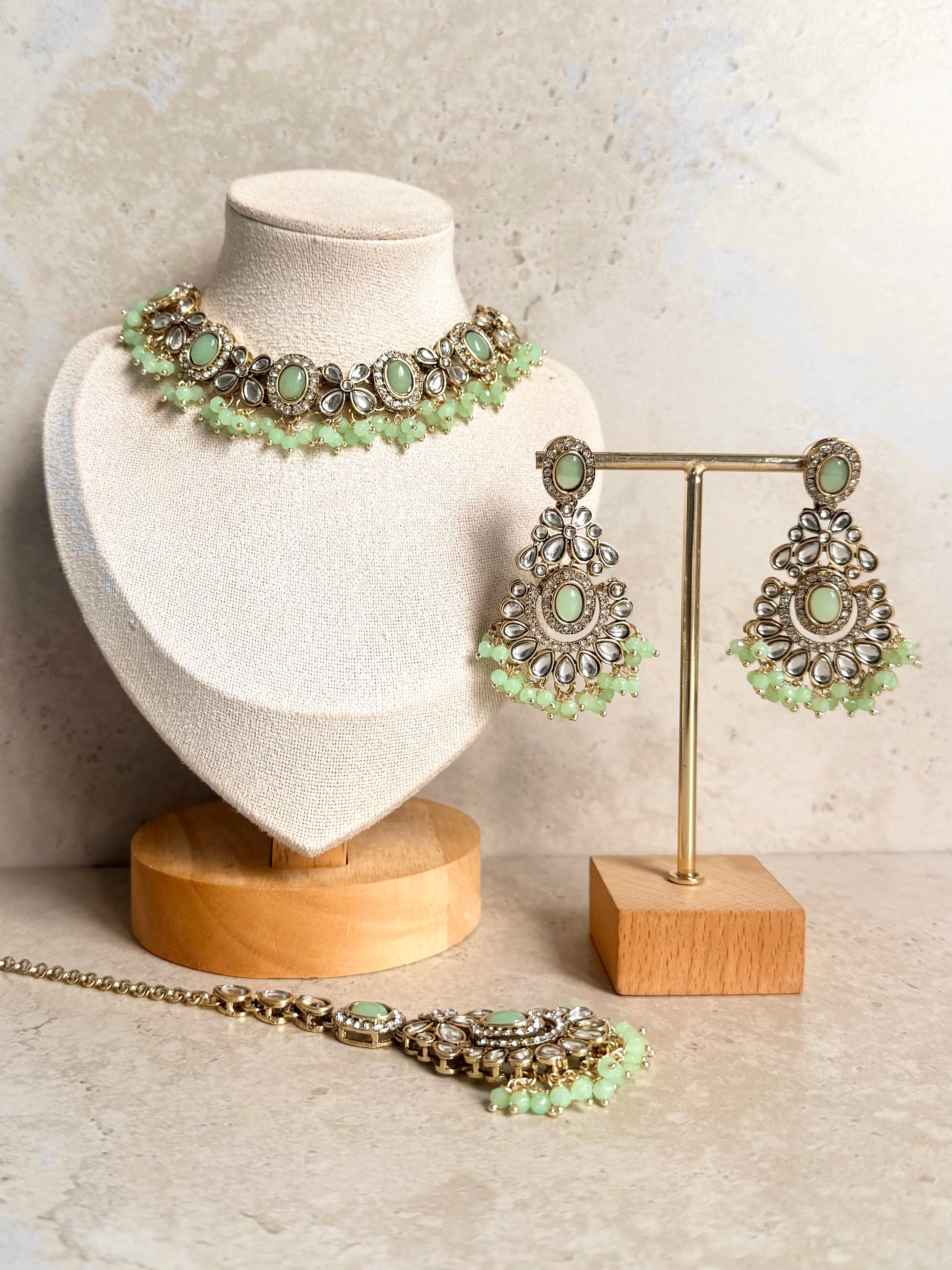 Hima Necklace Set