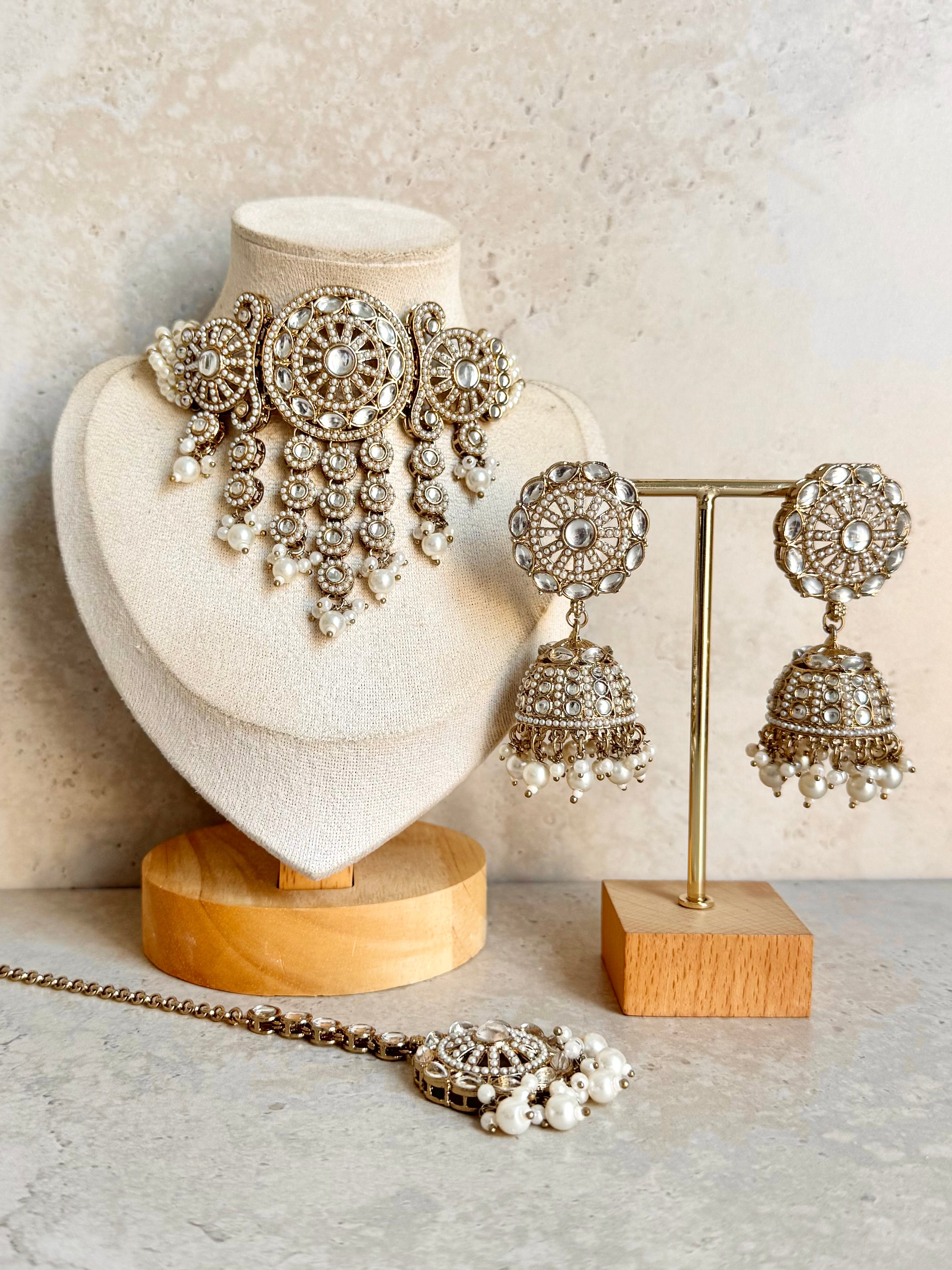 Nishi Necklace Set