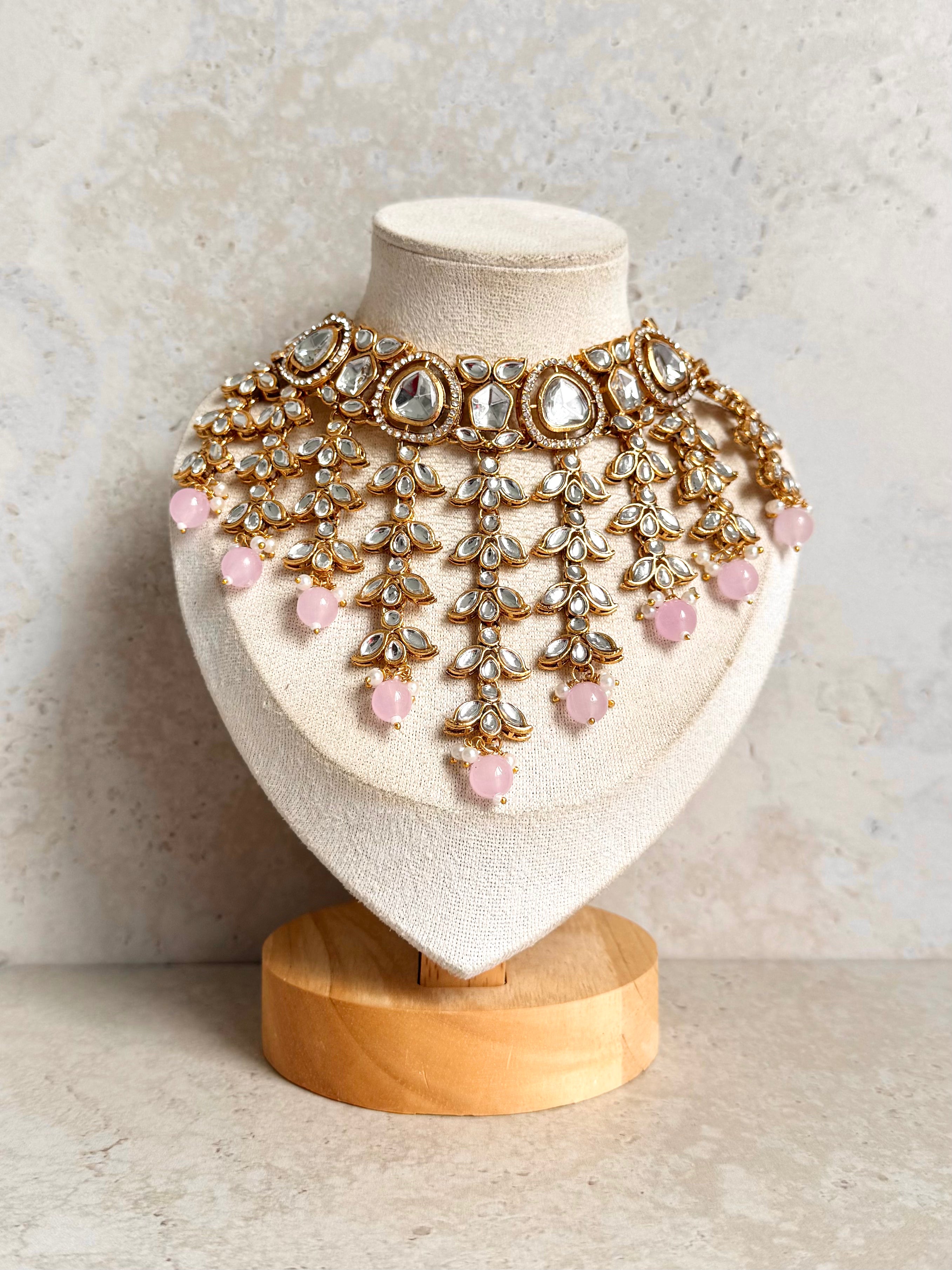 Arohi Necklace Set