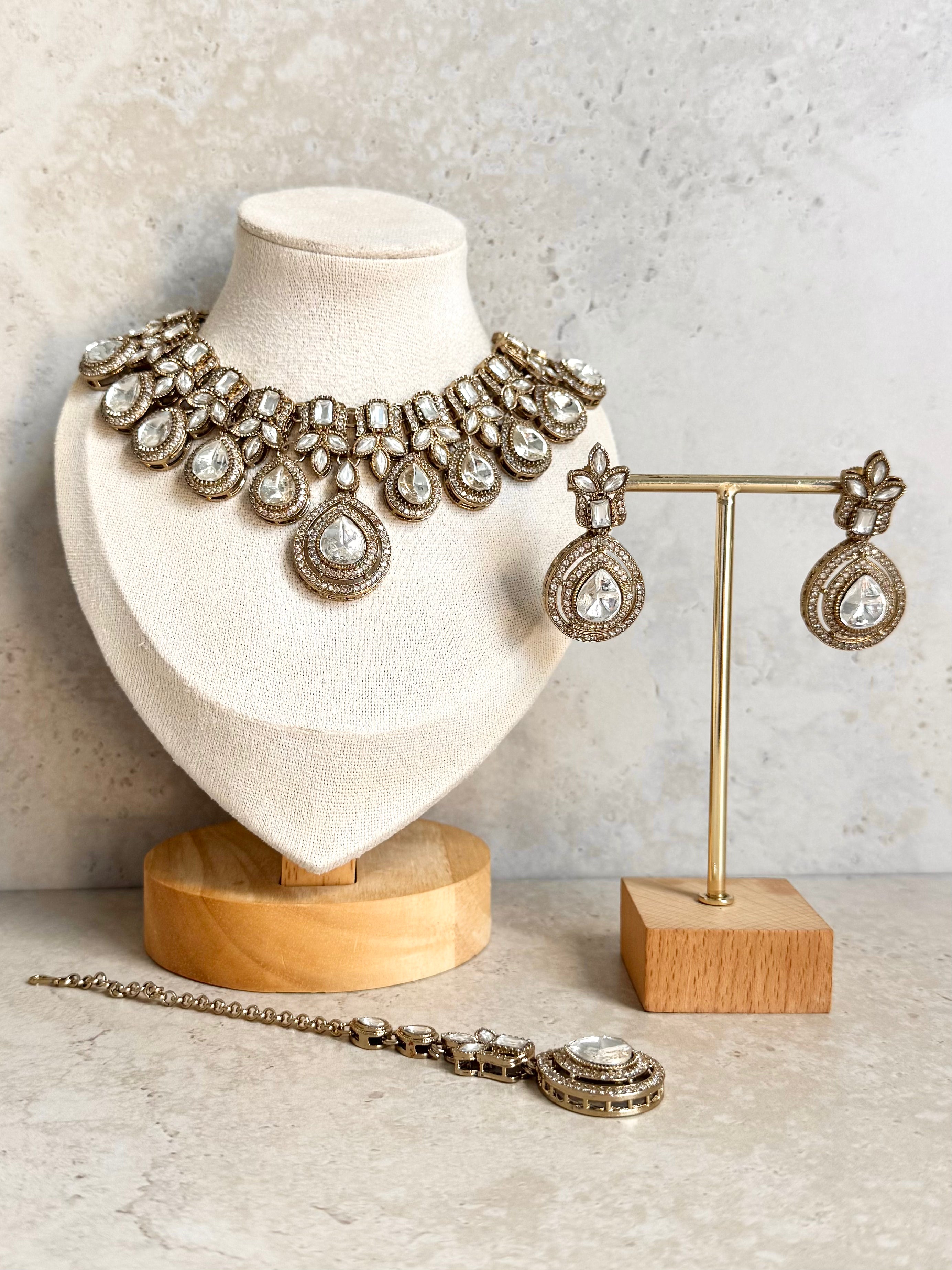 Mira Necklace Set