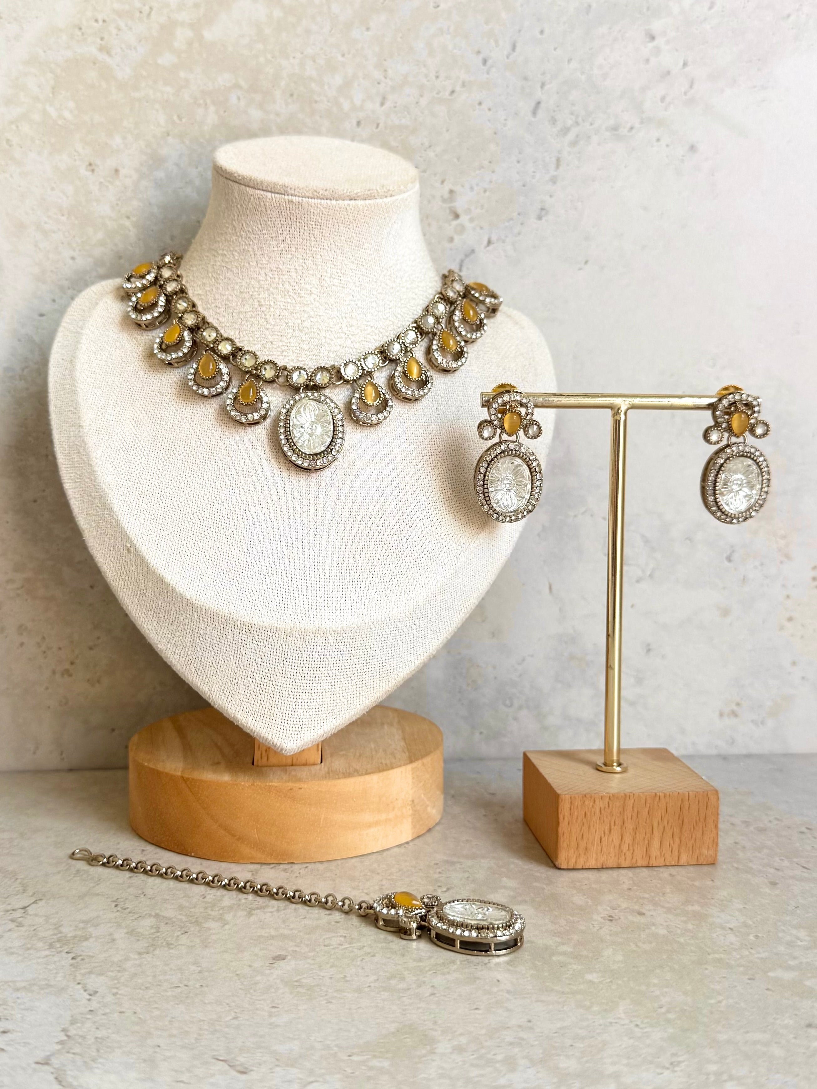 Sunidhi Necklace Set