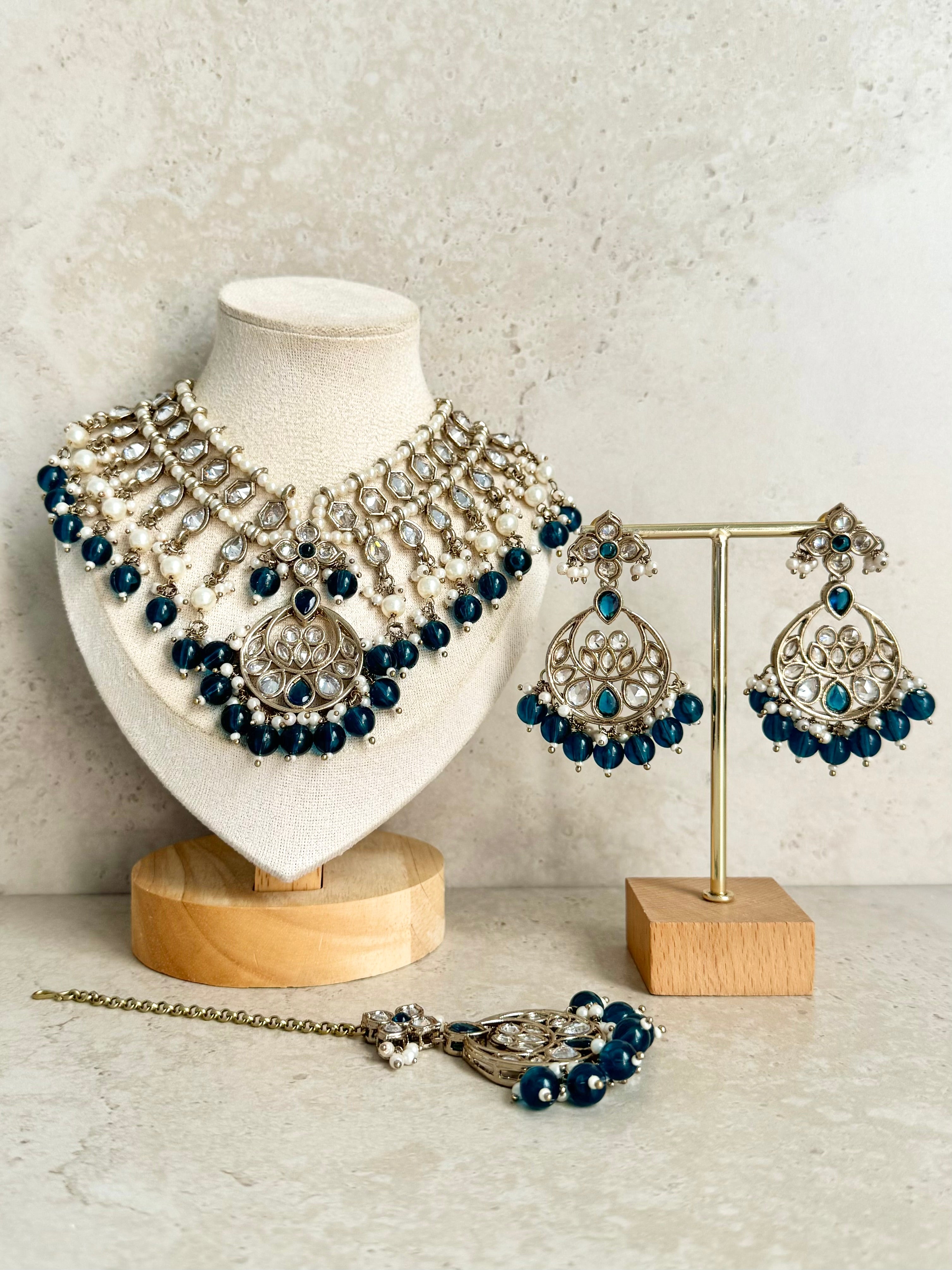 Divya Necklace Set