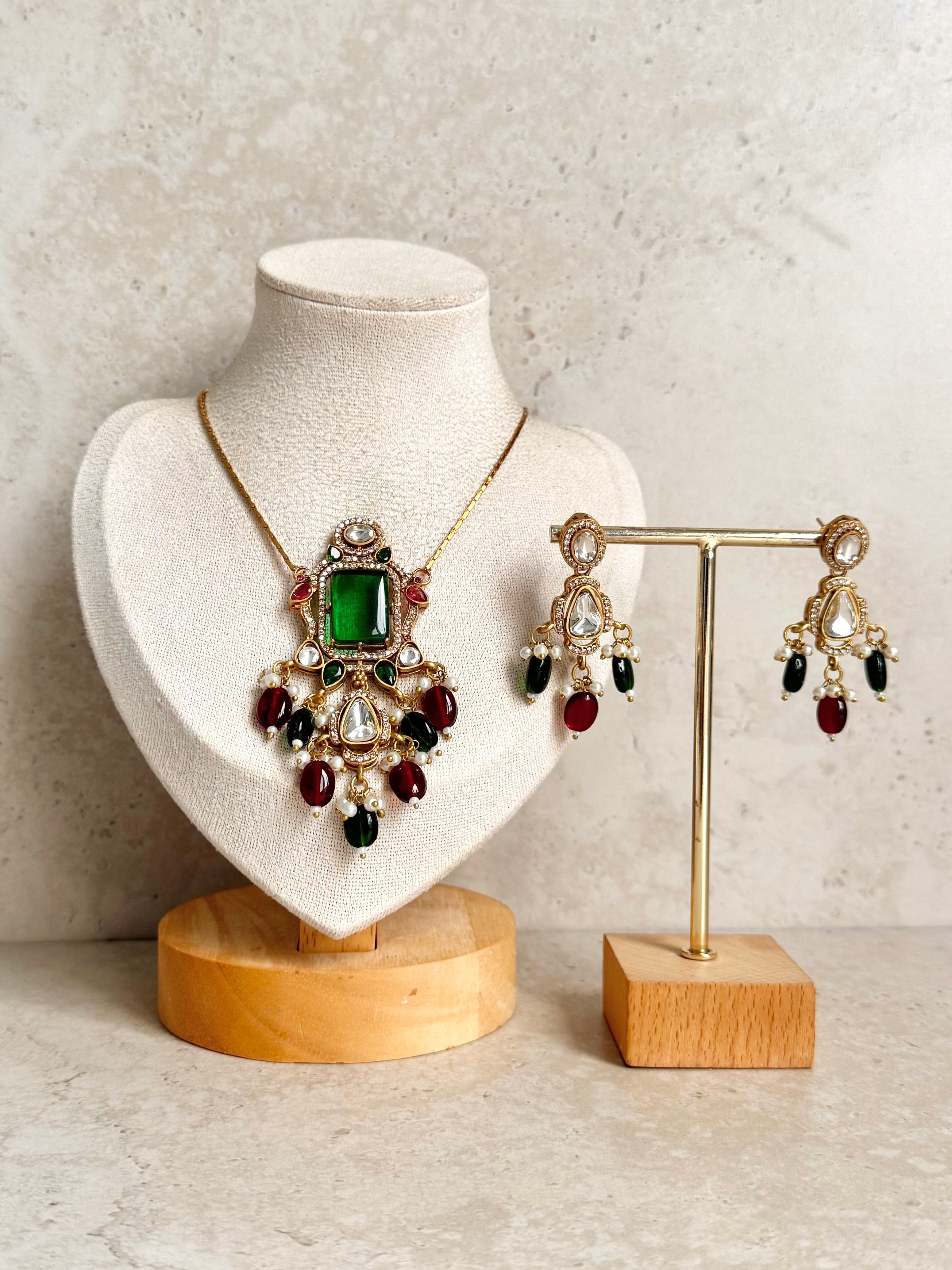 Pragati Necklace Set