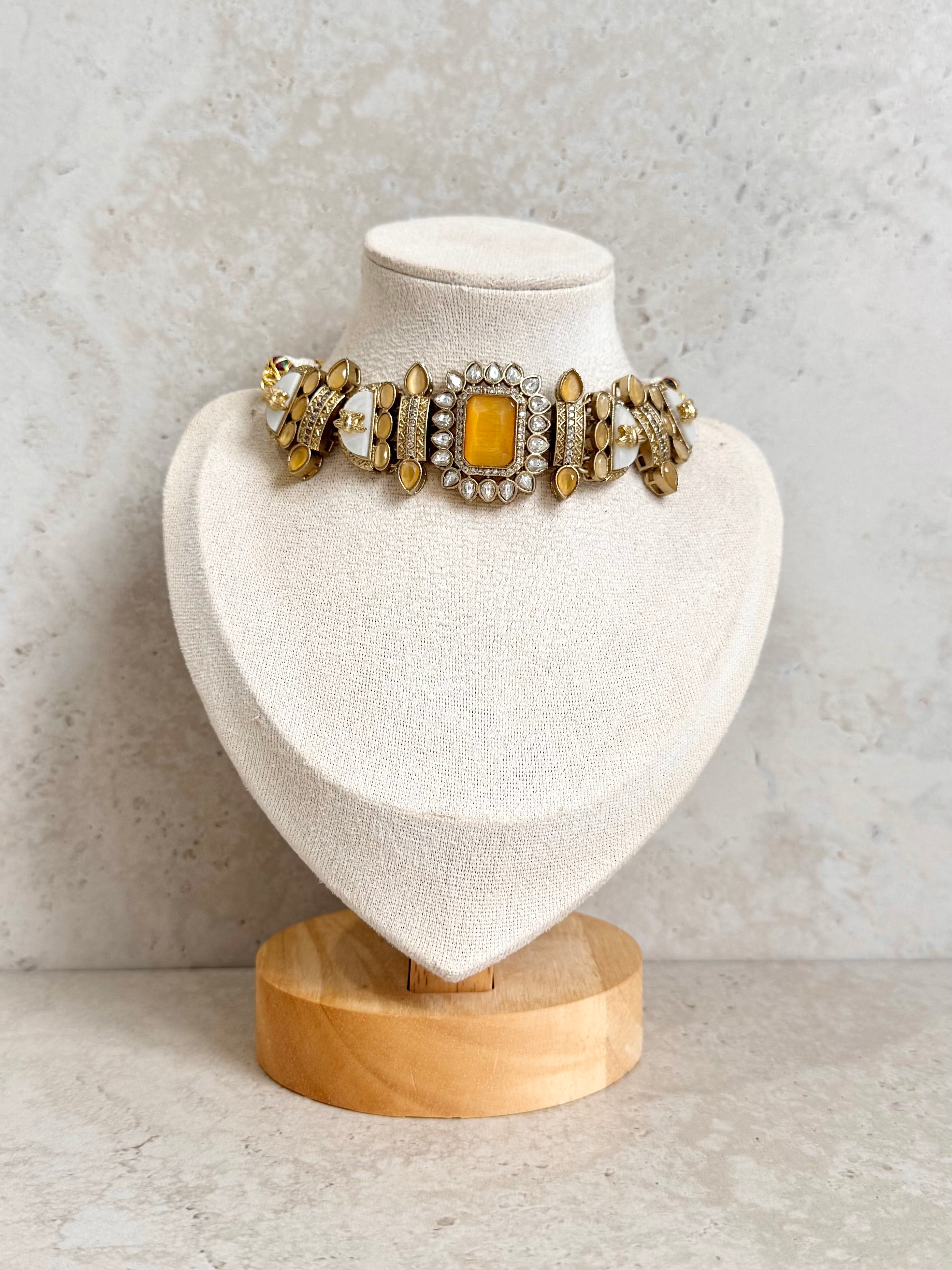 Manita Necklace Set