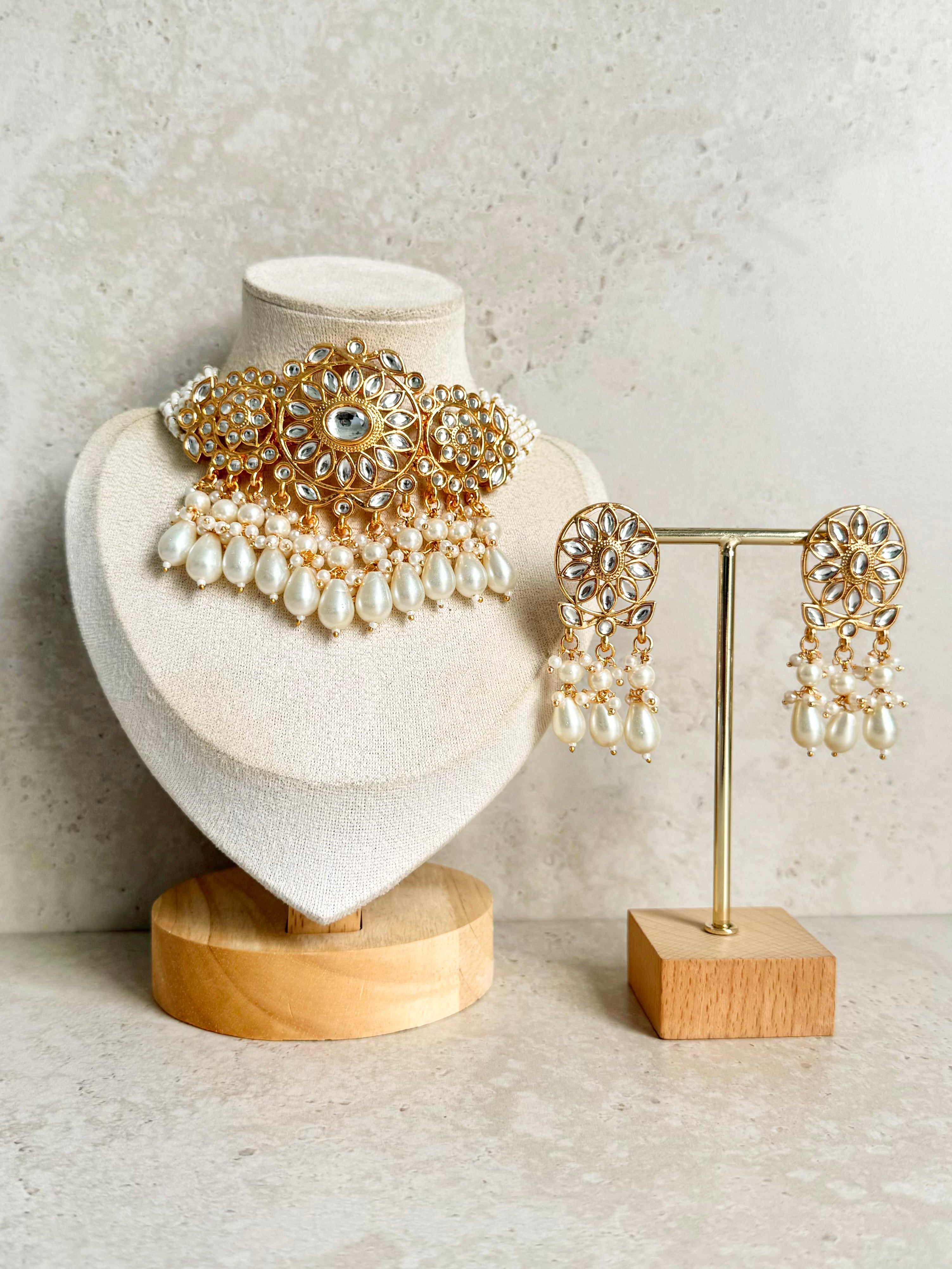 Neha Necklace Set