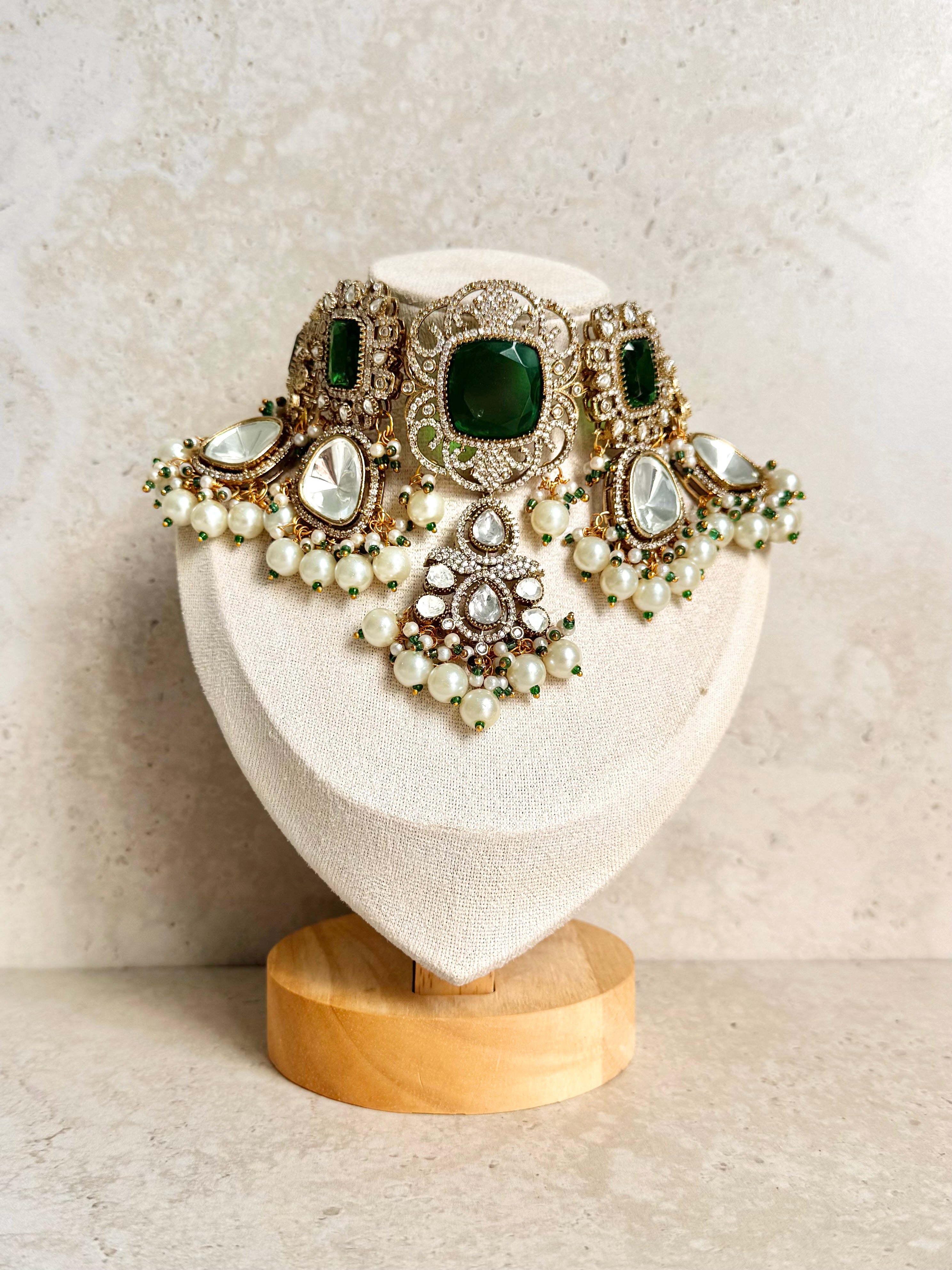 Nagma Necklace Set