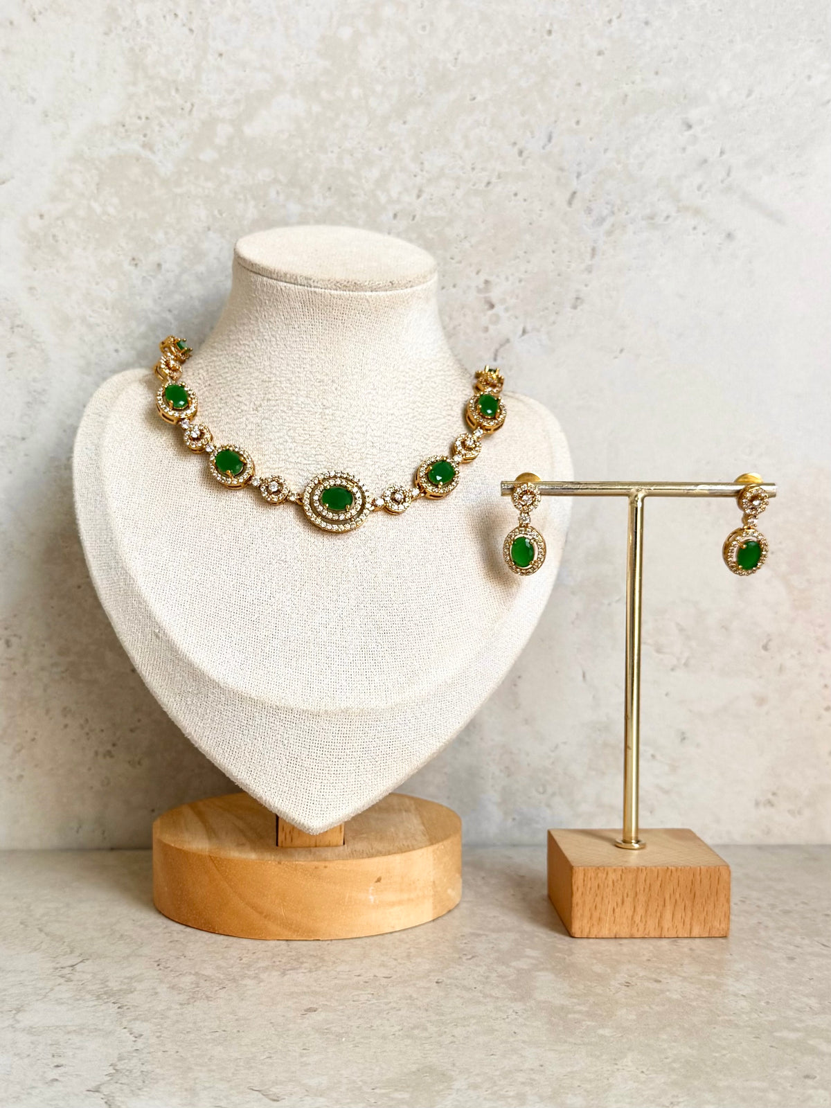 Saloni Necklace Set