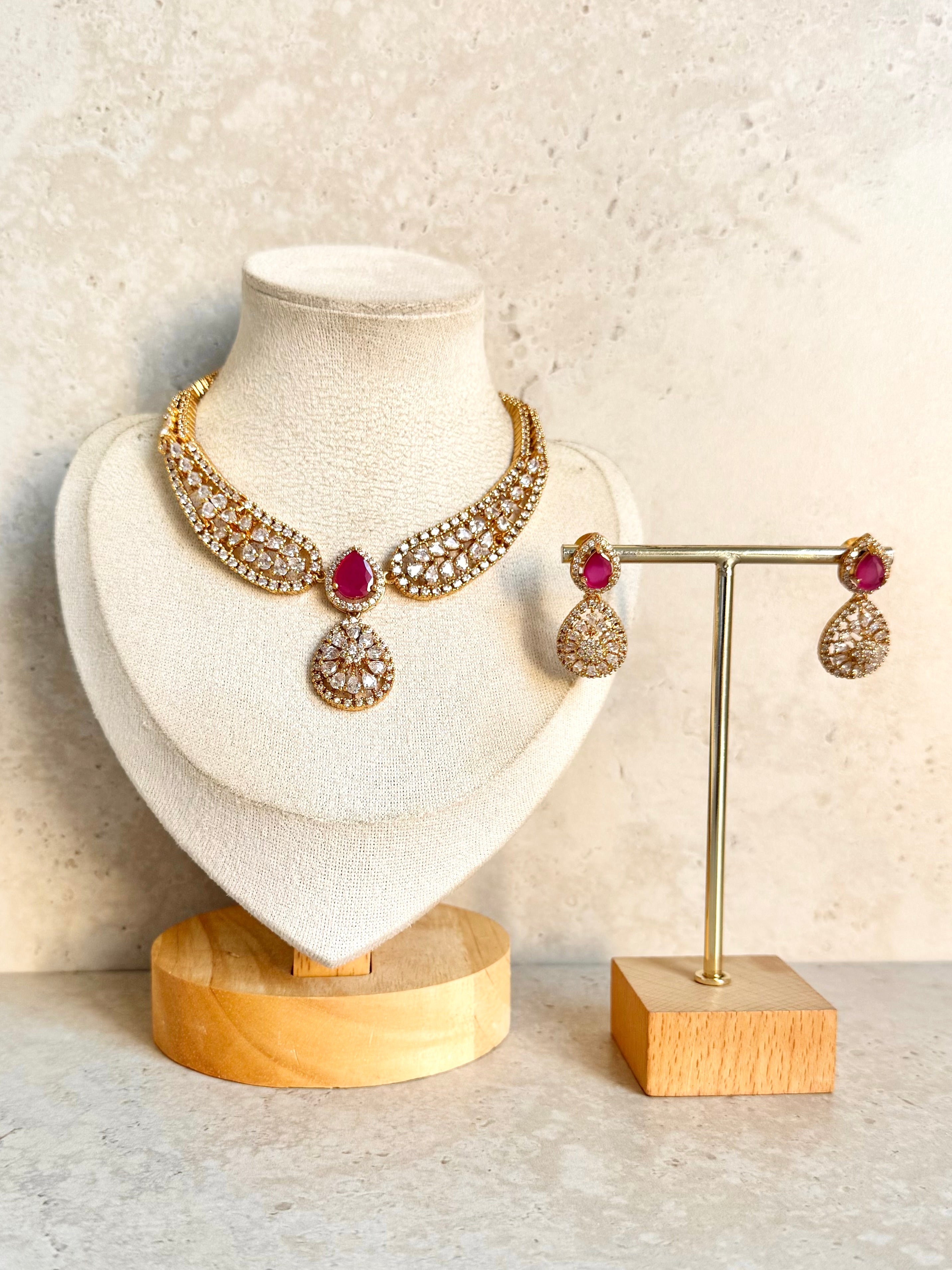 Nia Necklace Set