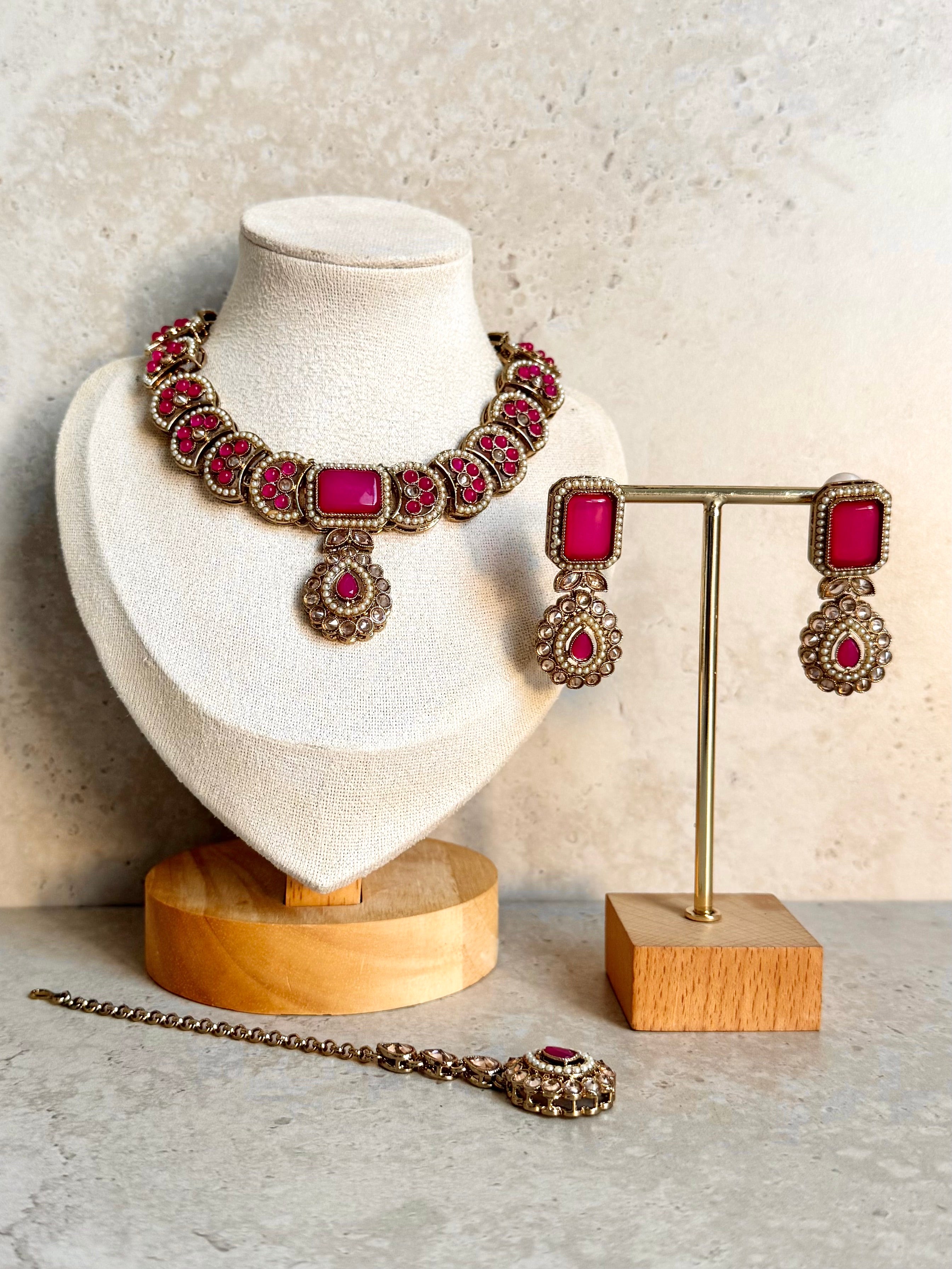 Reem Necklace Set