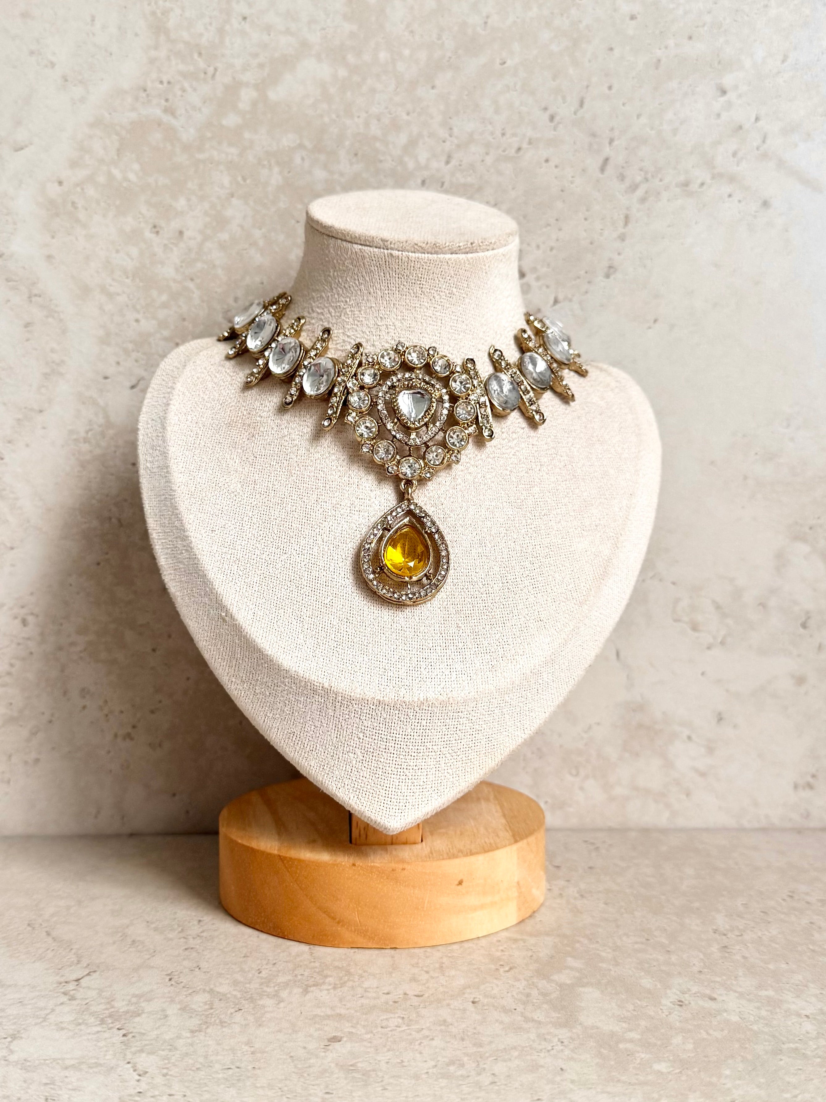 Kavisha Necklace Set
