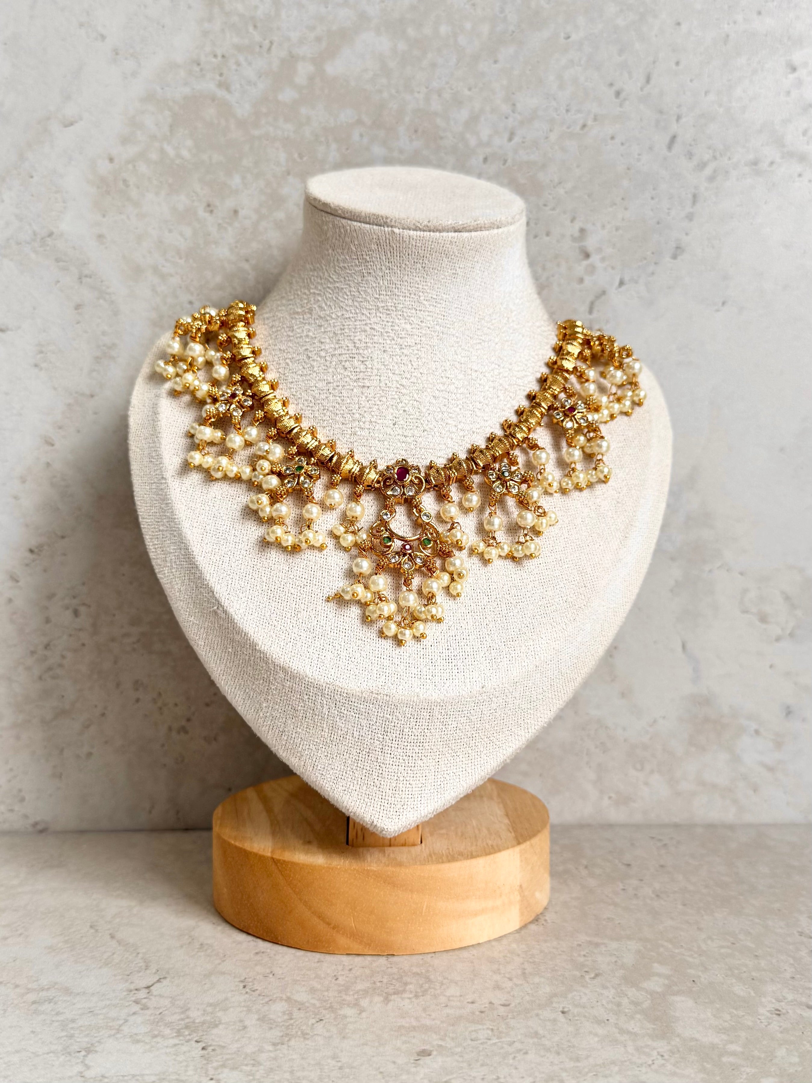 Eknoor Necklace Set