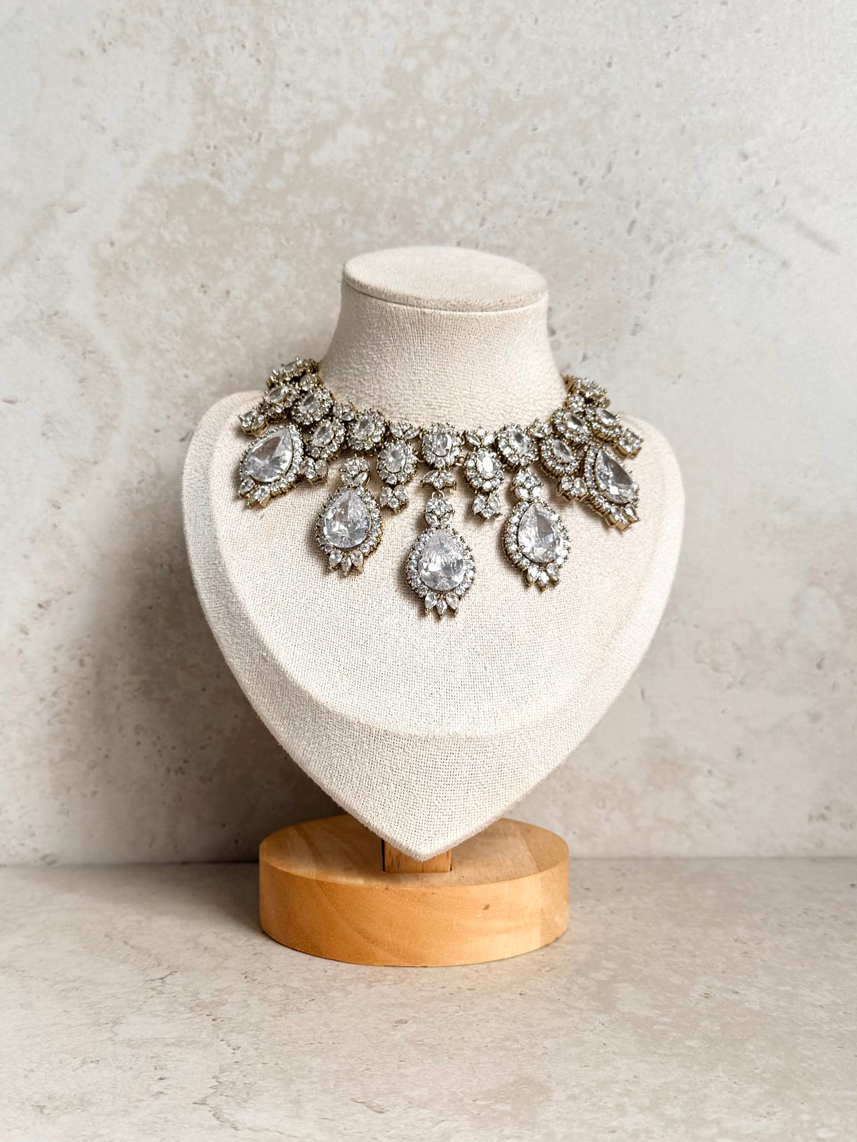 Nimrat Necklace Set