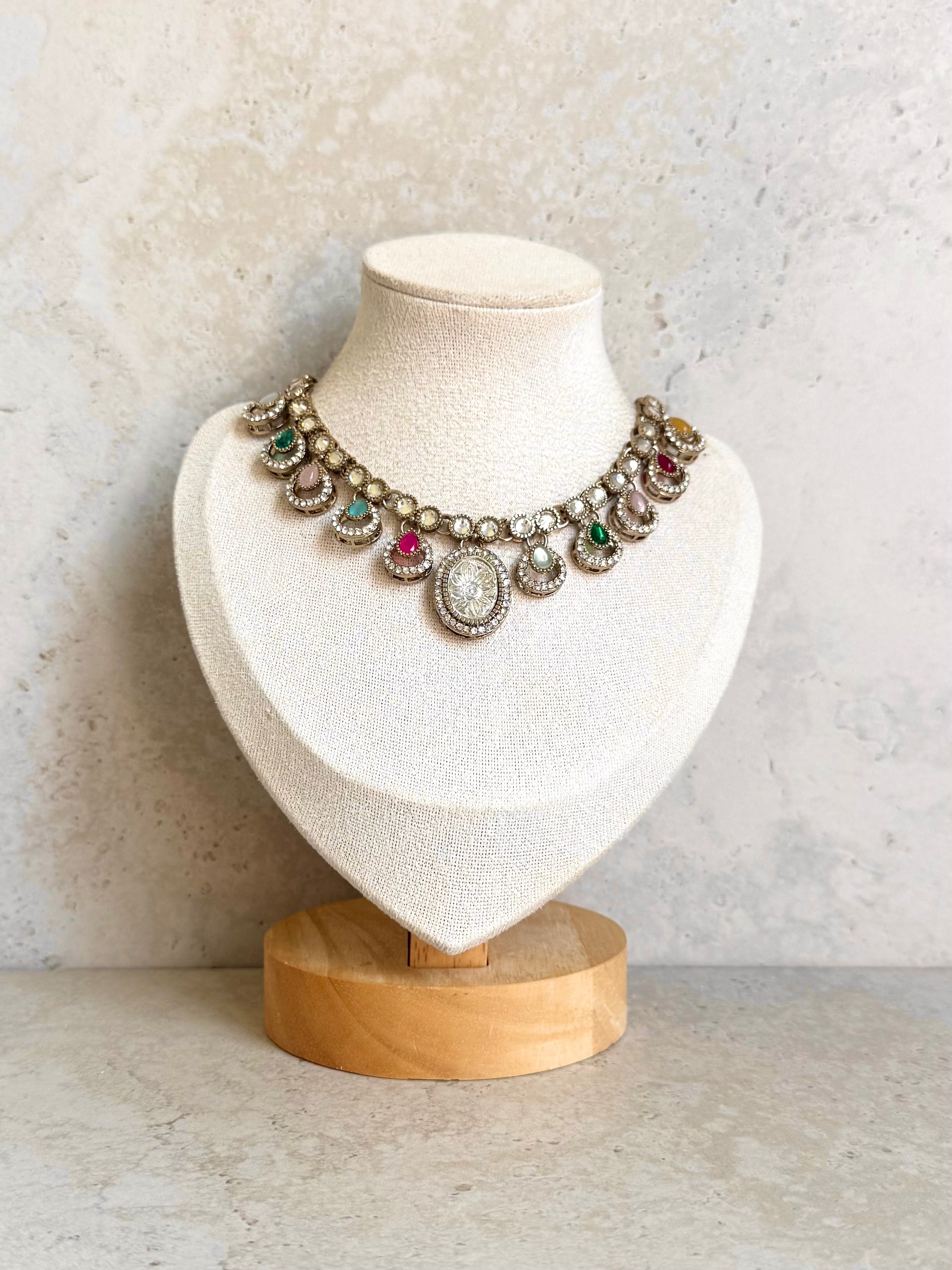 Sunidhi Necklace Set
