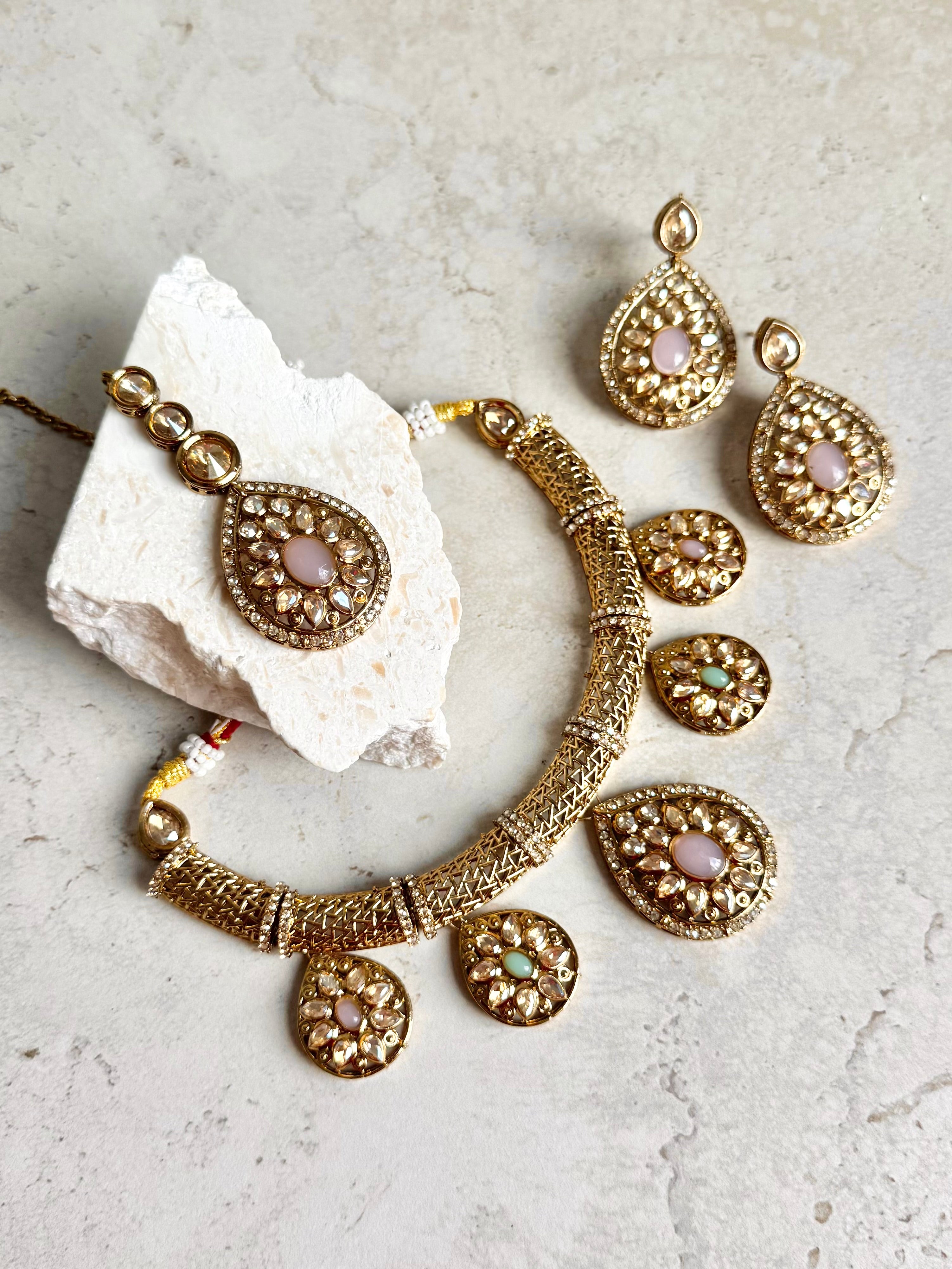 Tia Necklace Set