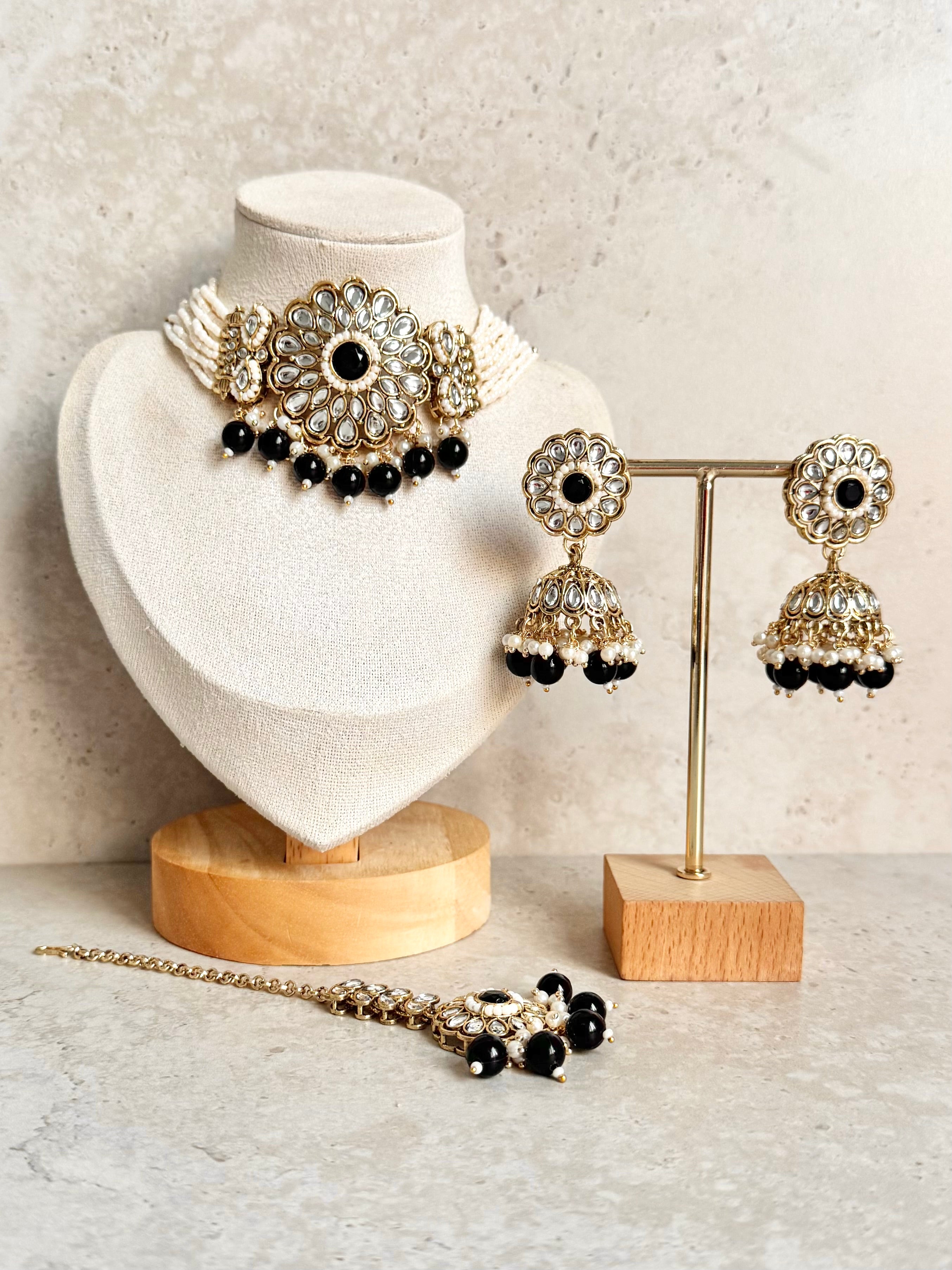 Eshani Necklace Set