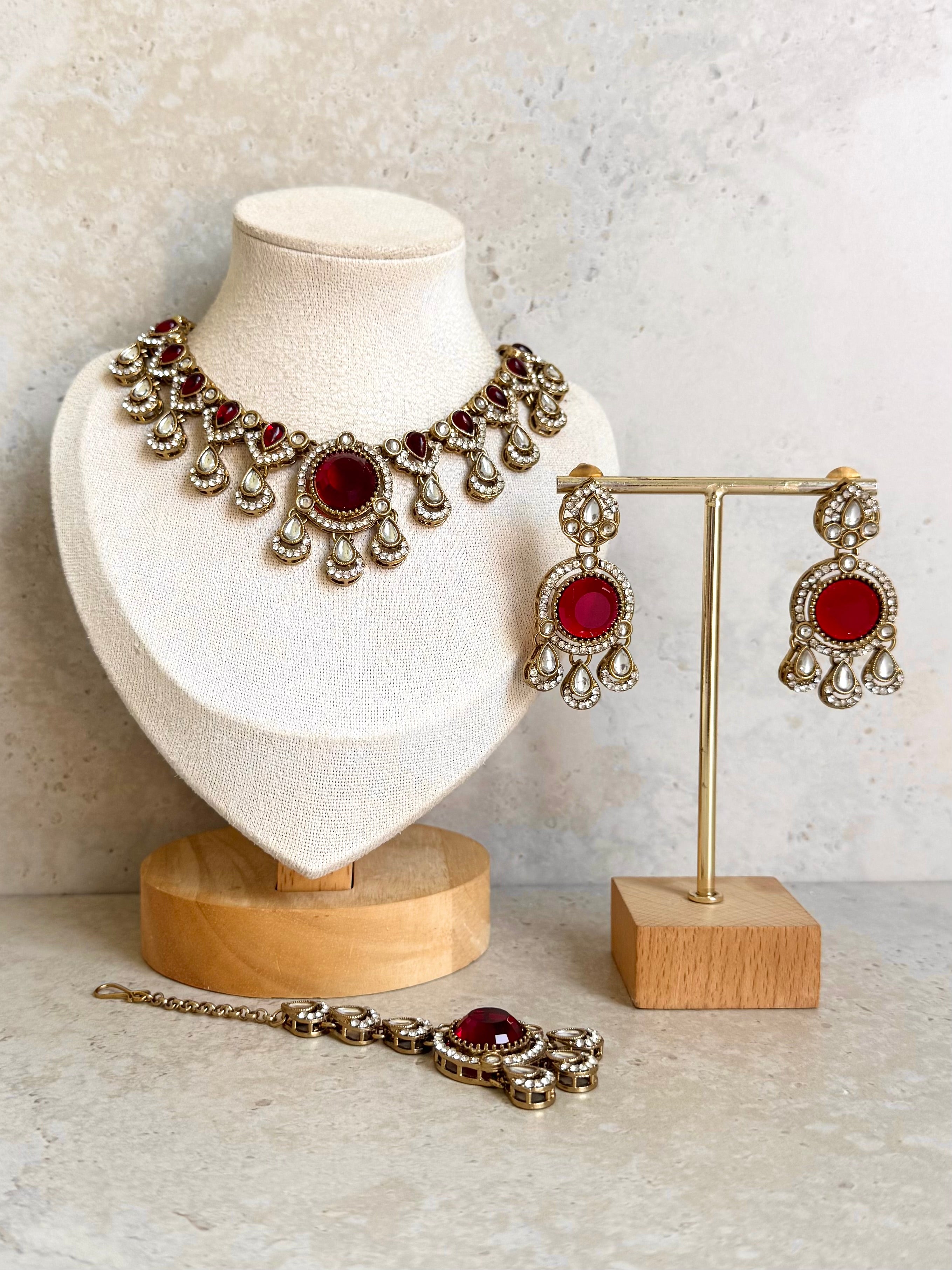 Nasira Necklace Set