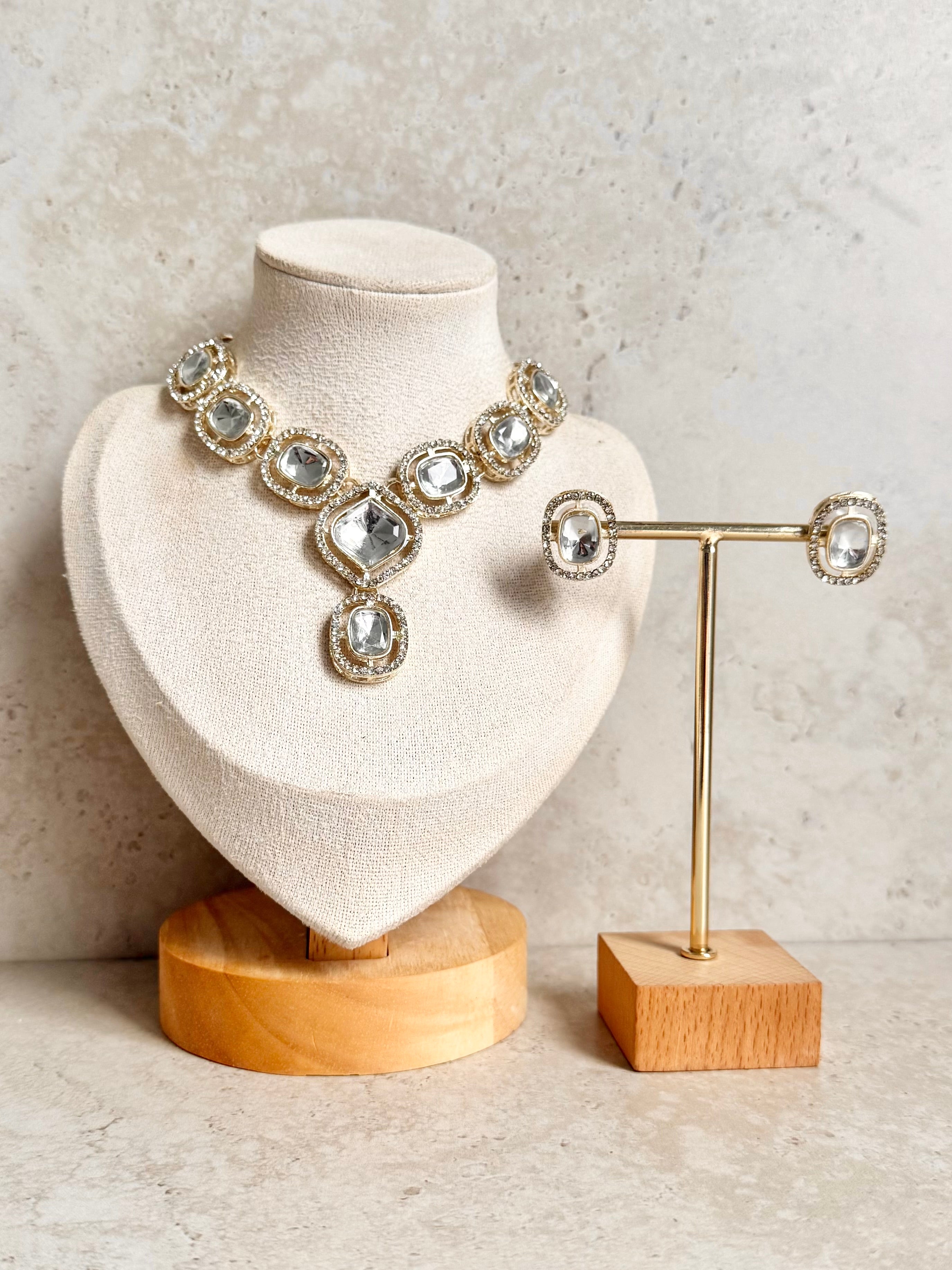 Anisa Necklace Set