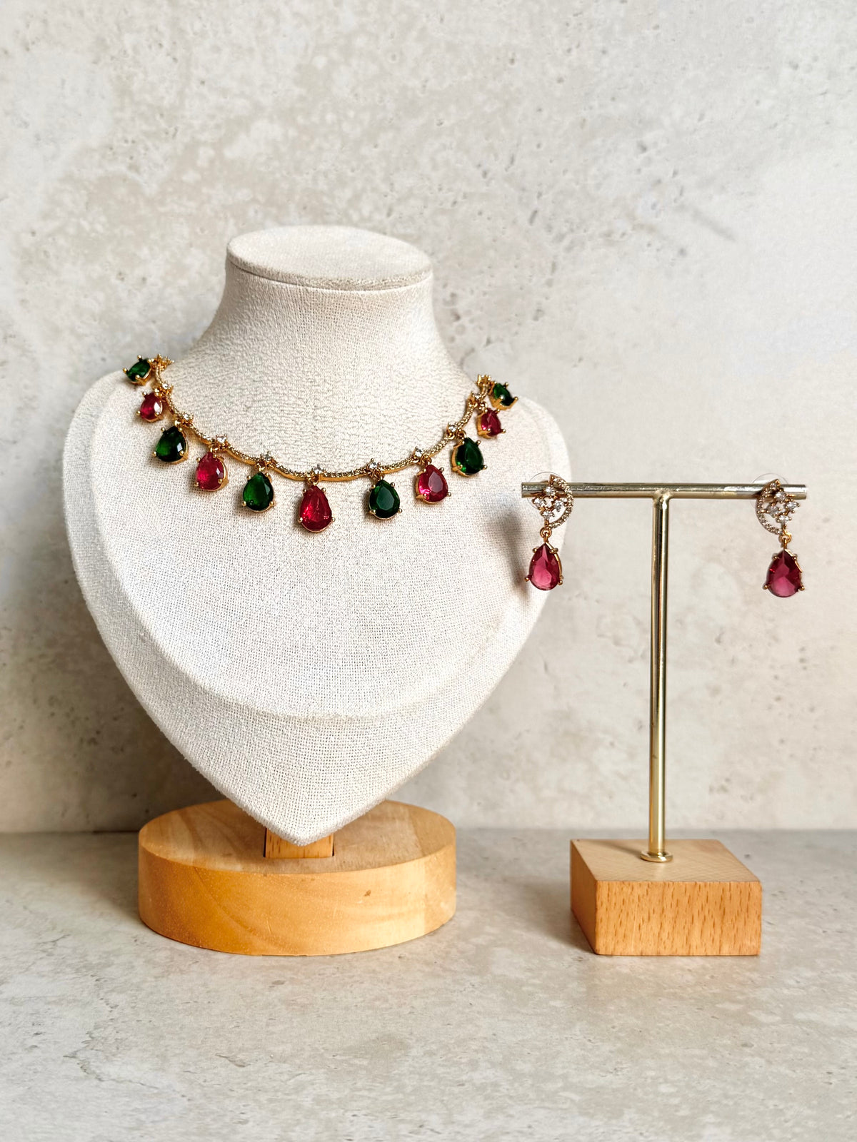 Sapna Necklace Set