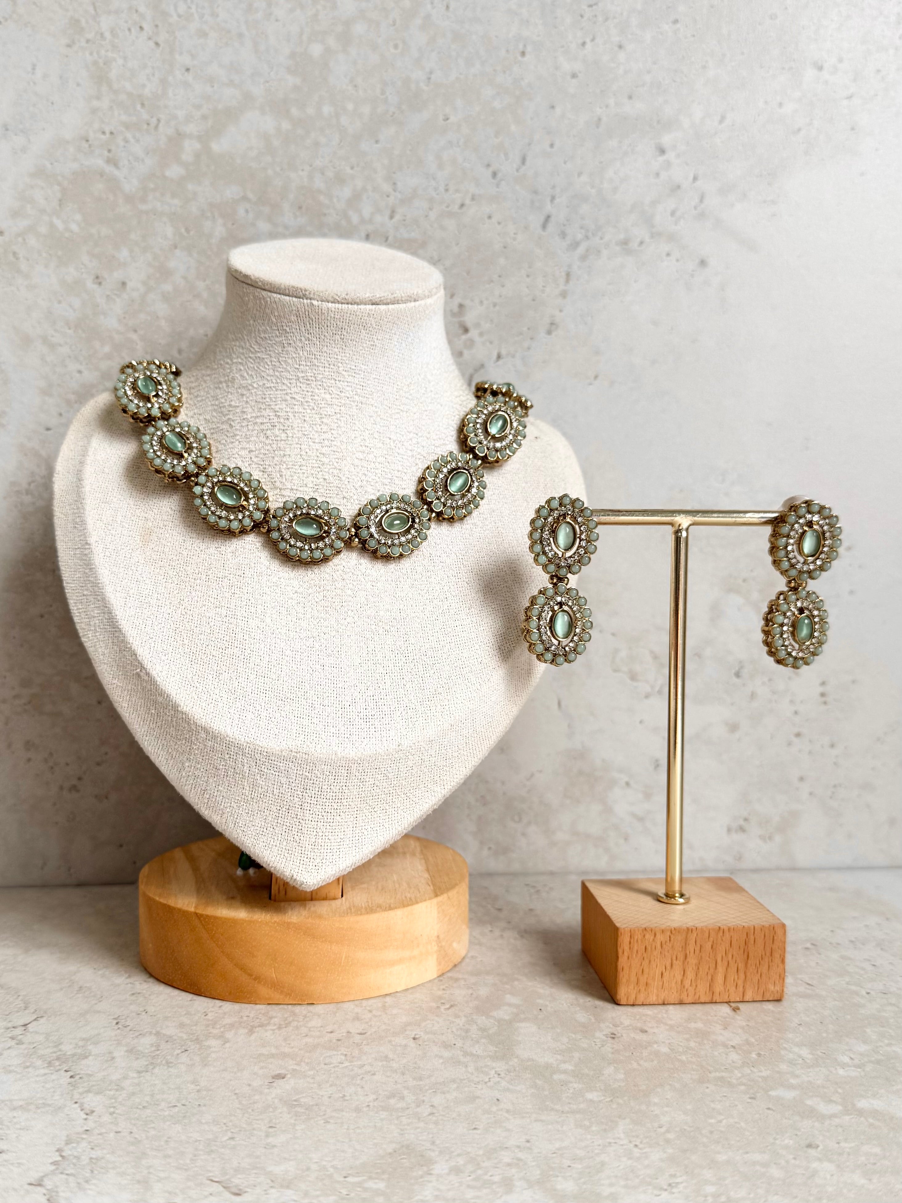 Preet Necklace Set