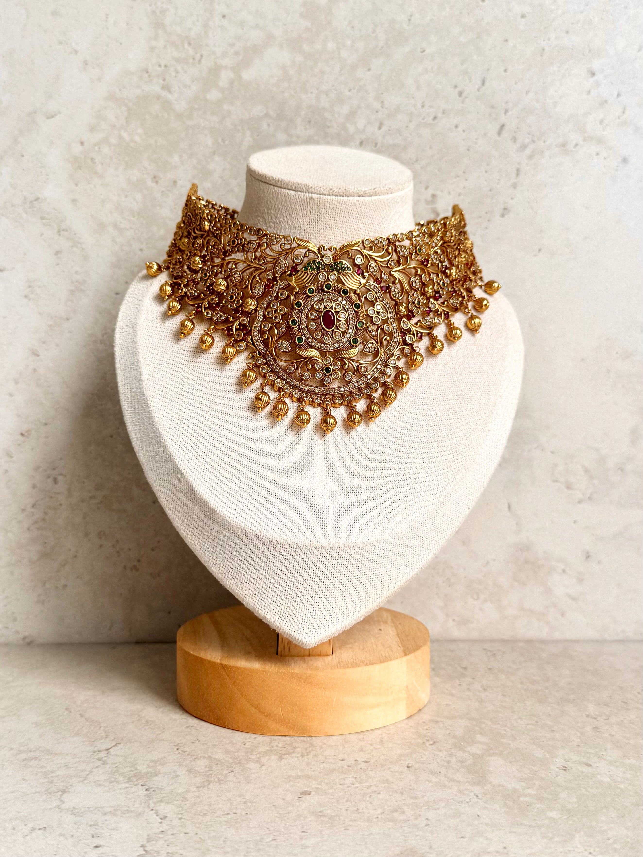Talvir Necklace Set