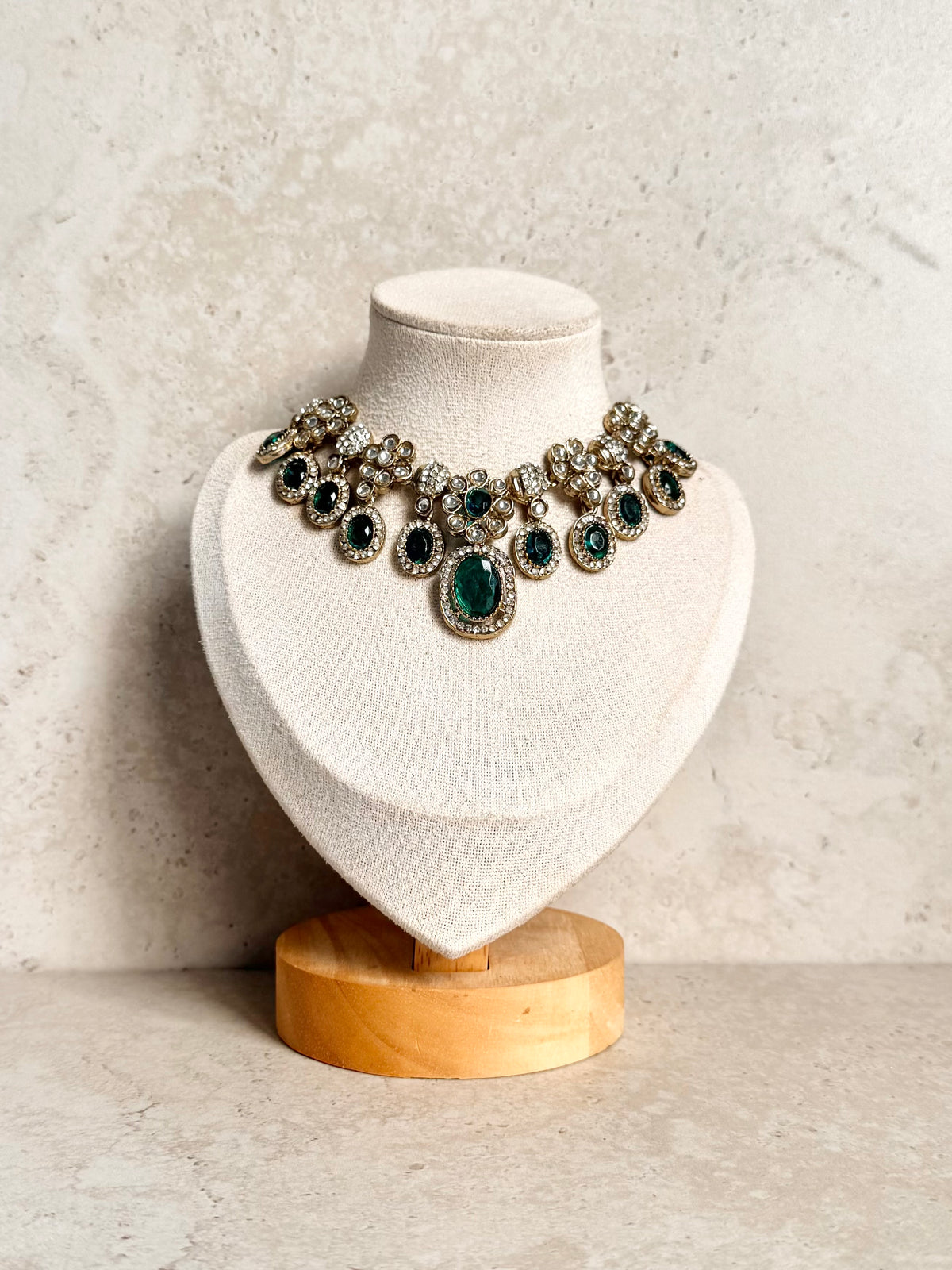 Archana Necklace Set