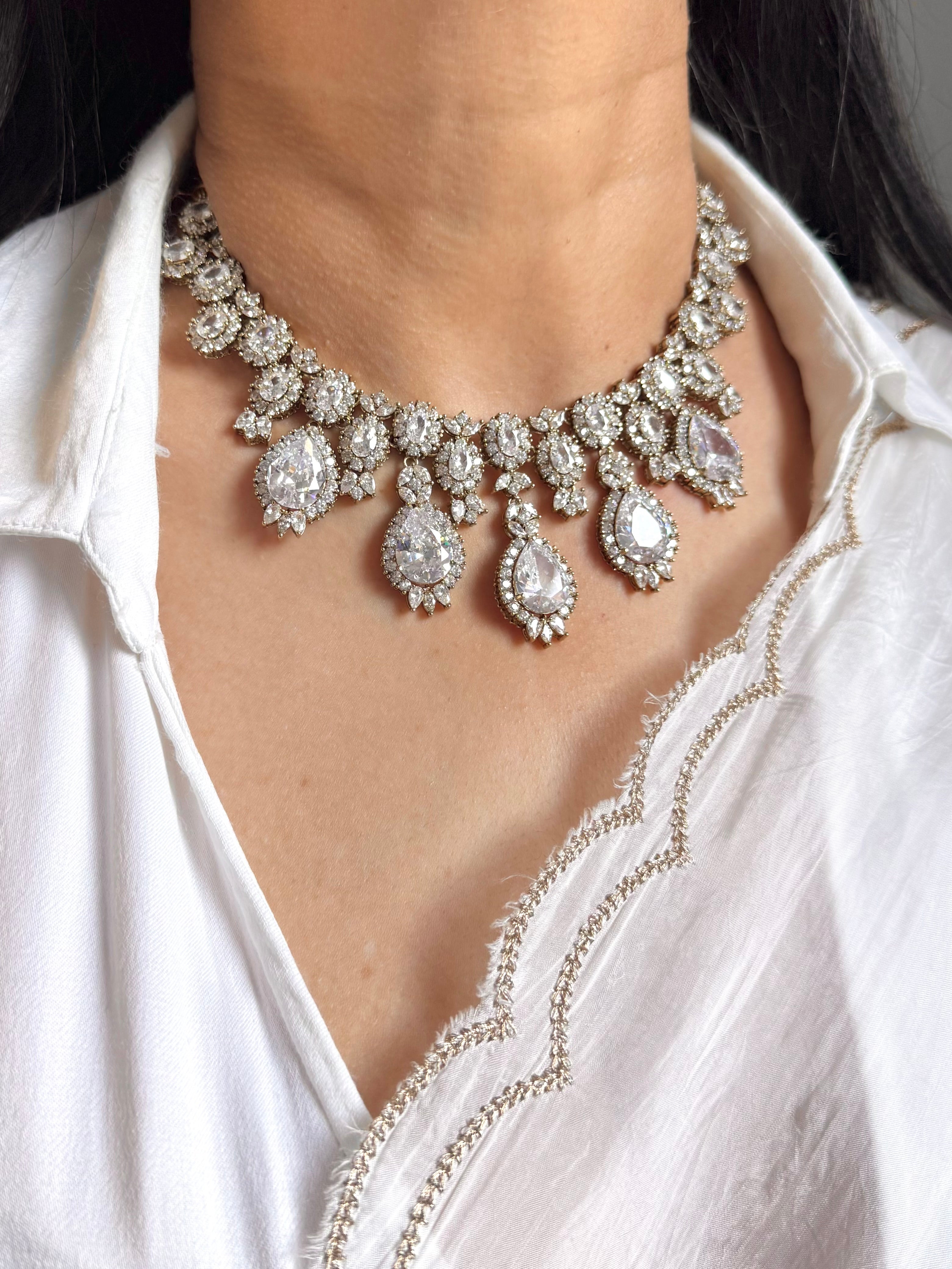 Nimrat Necklace Set