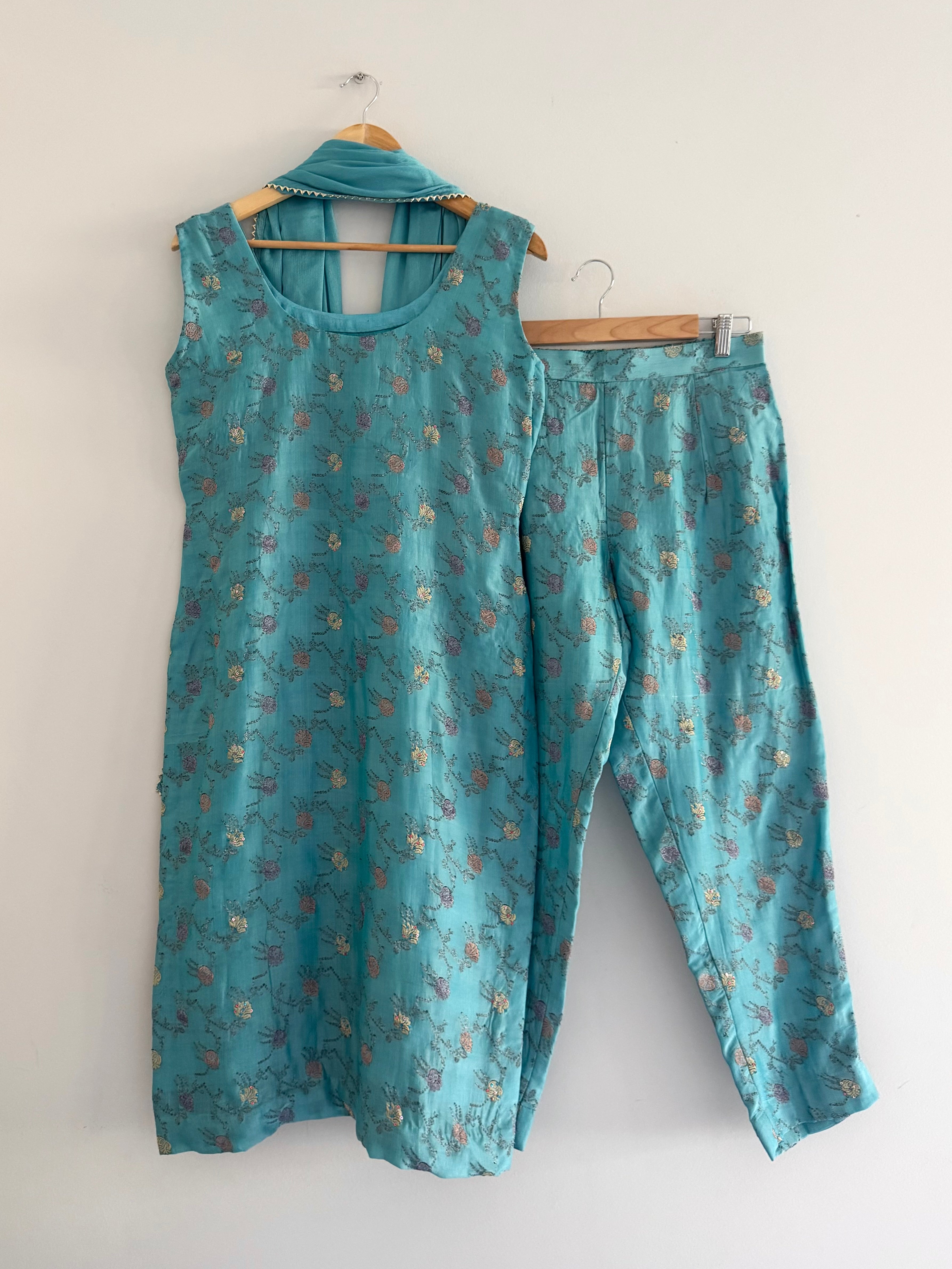 Alia Suit Set