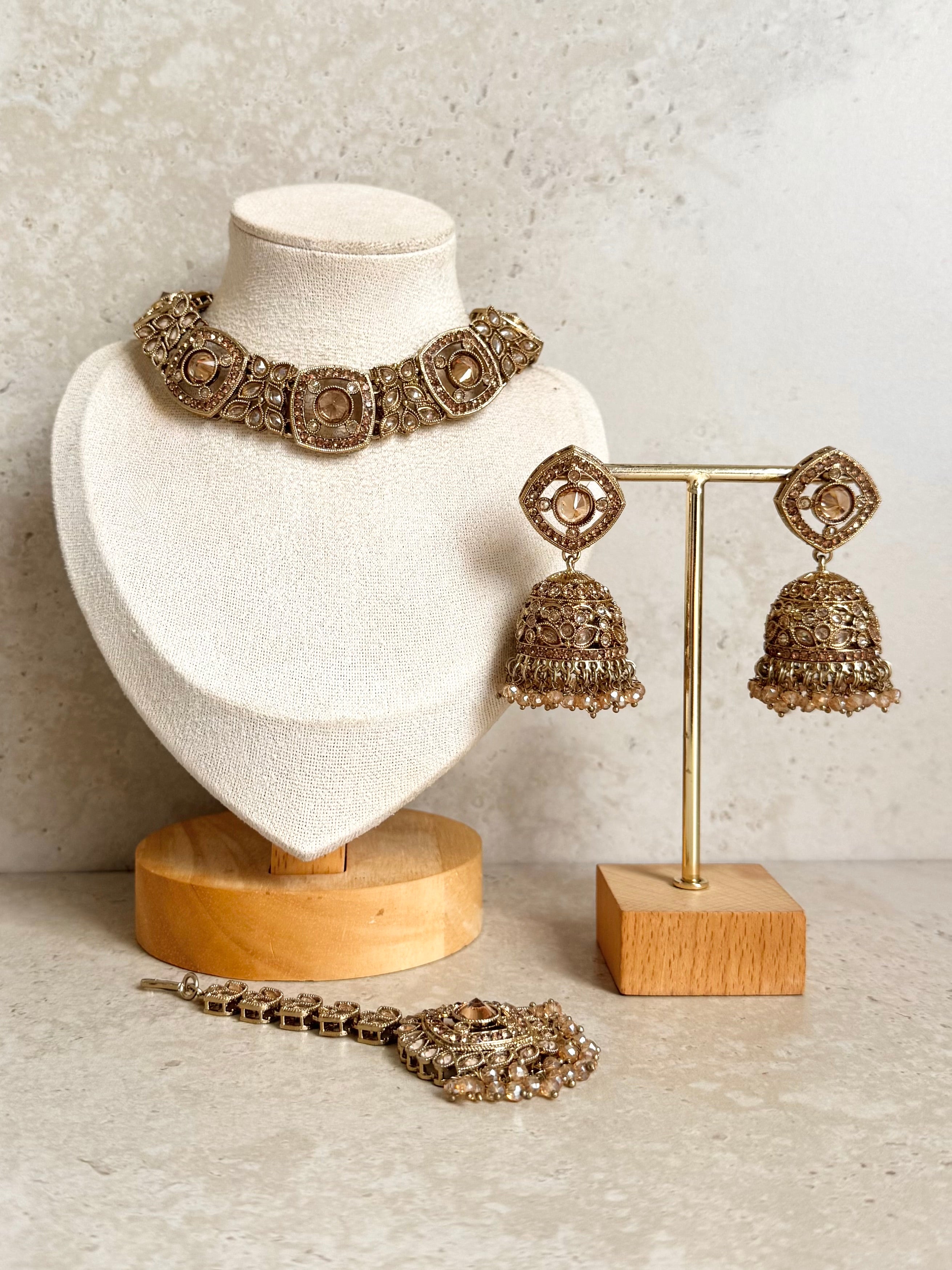 Ridhima Necklace Set