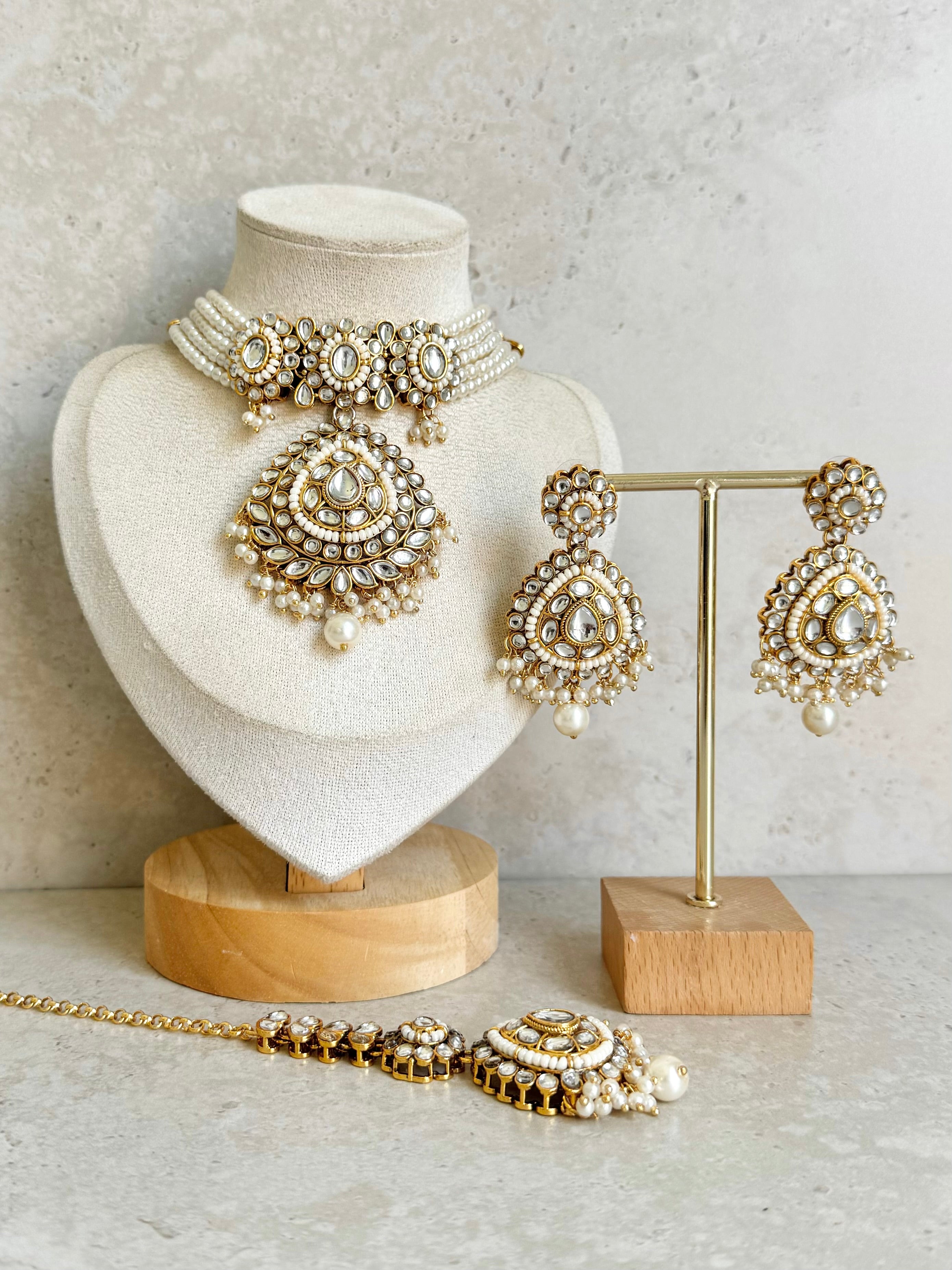 Alia Necklace Set