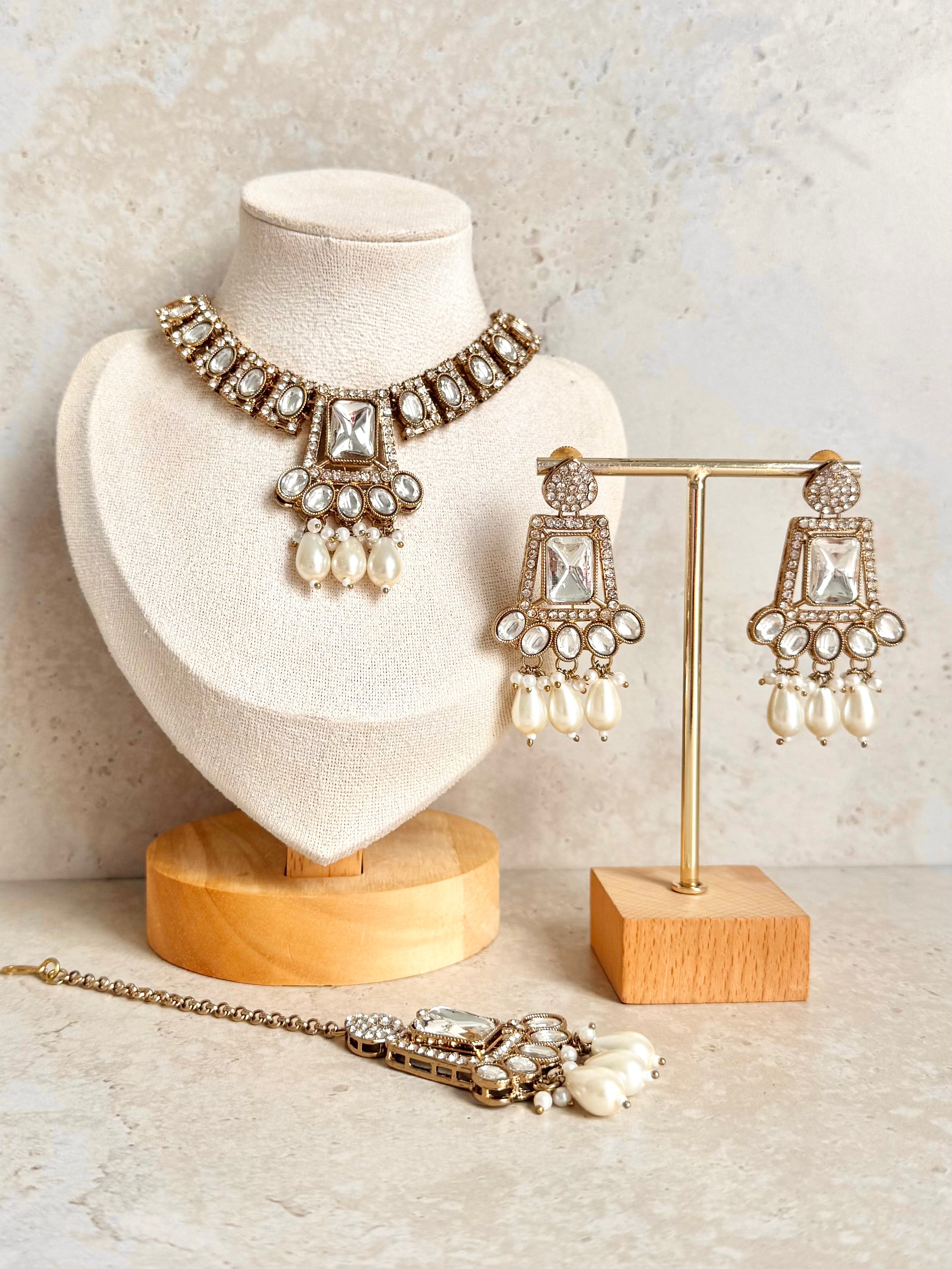 Neelam Necklace Set