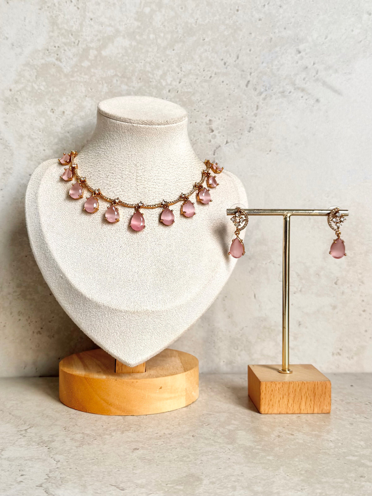 Sapna Necklace Set