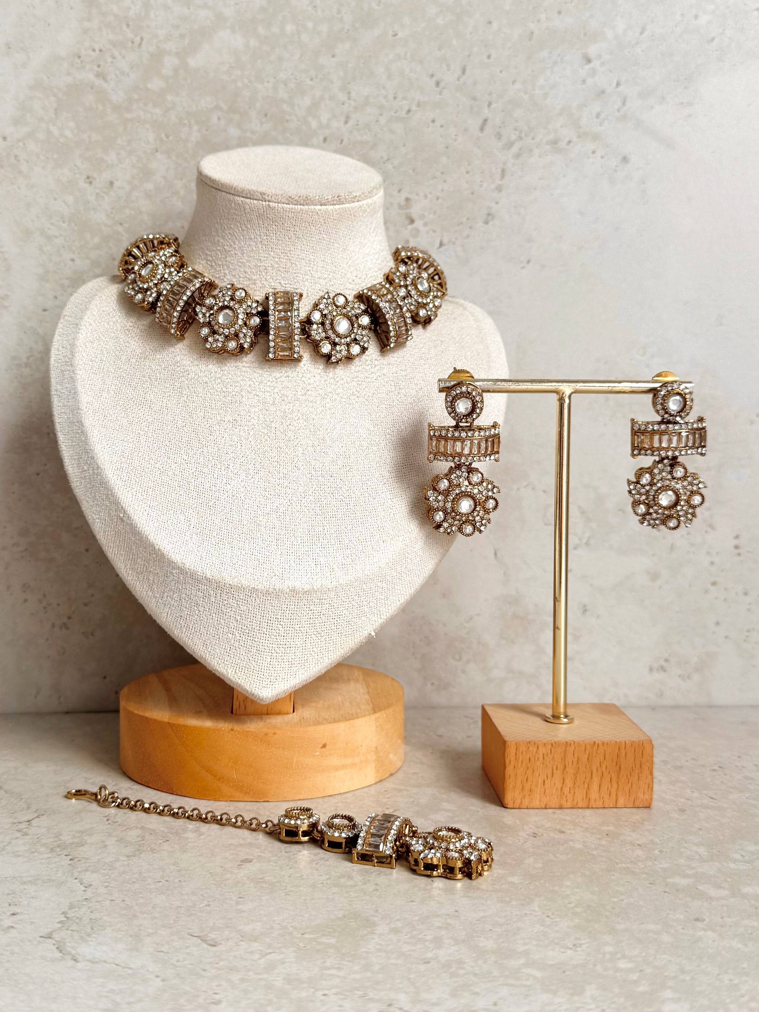 Manreet Necklace Set