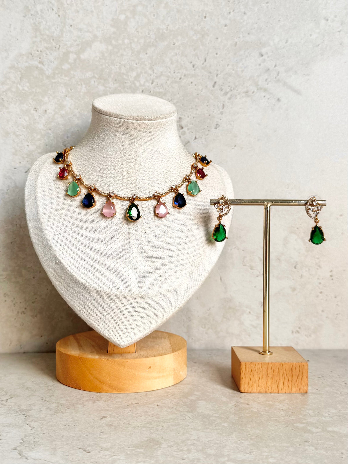 Sapna Necklace Set