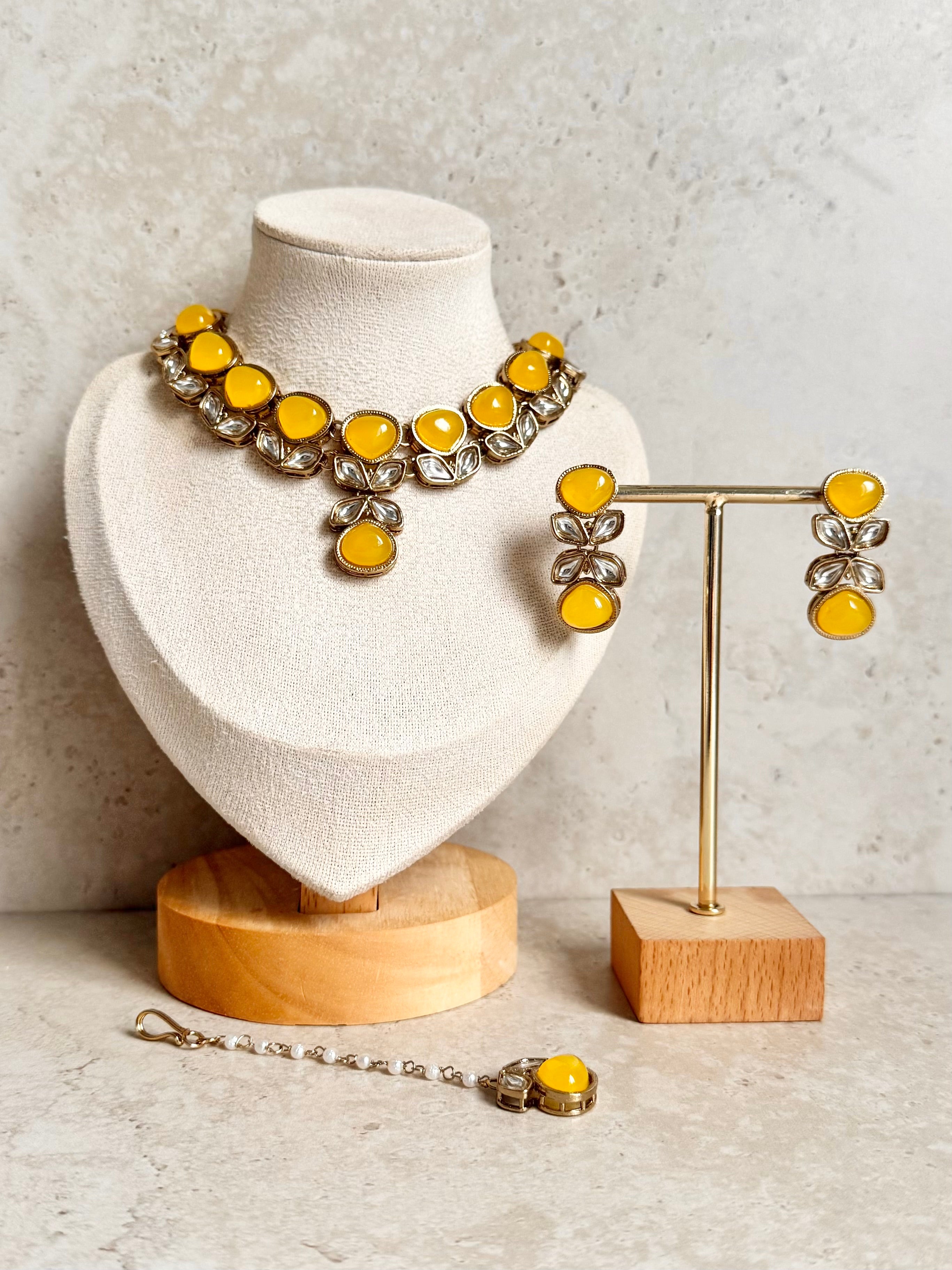 Parul Necklace Set